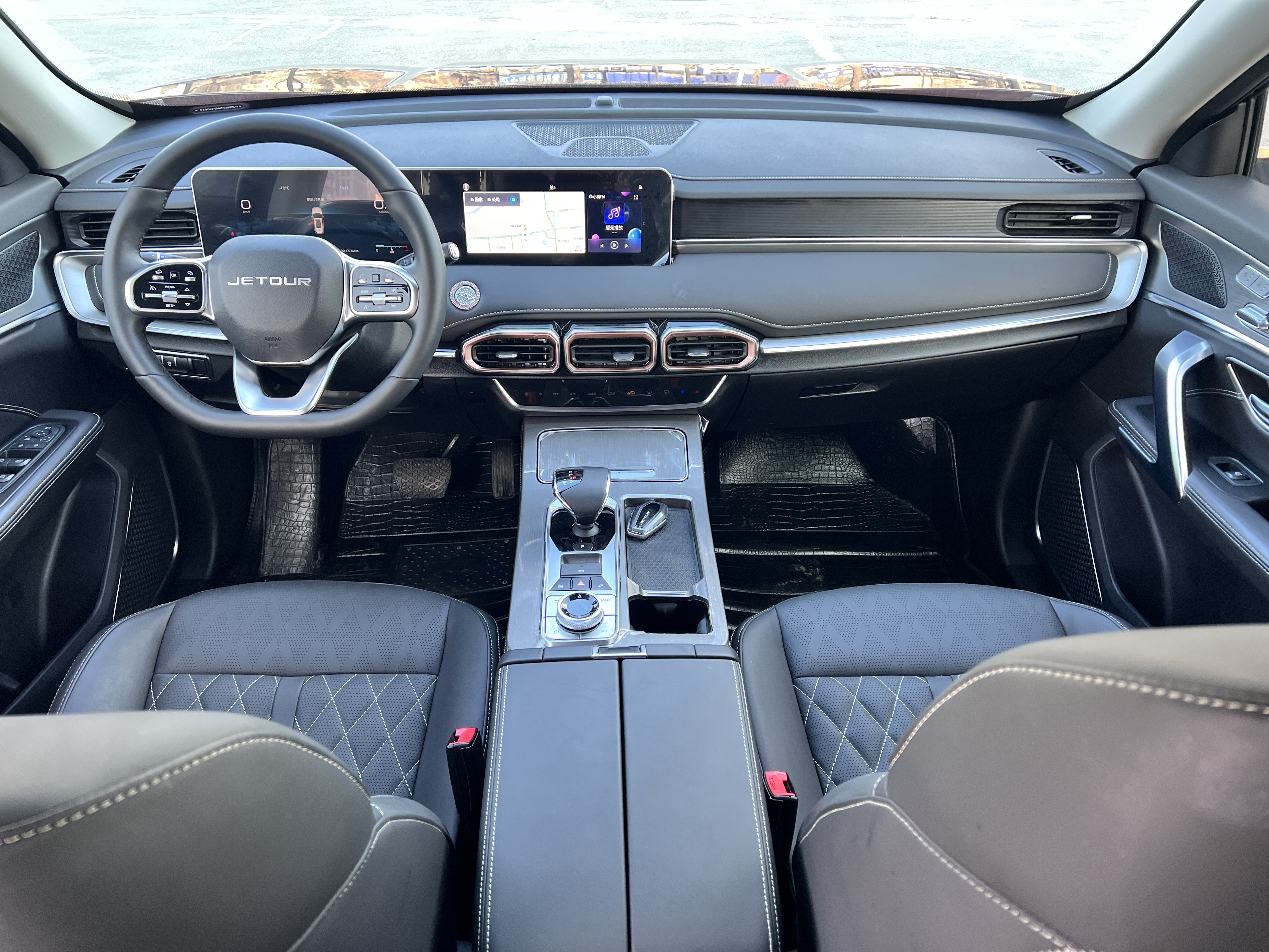 X70 PLUS 2024 car image #8