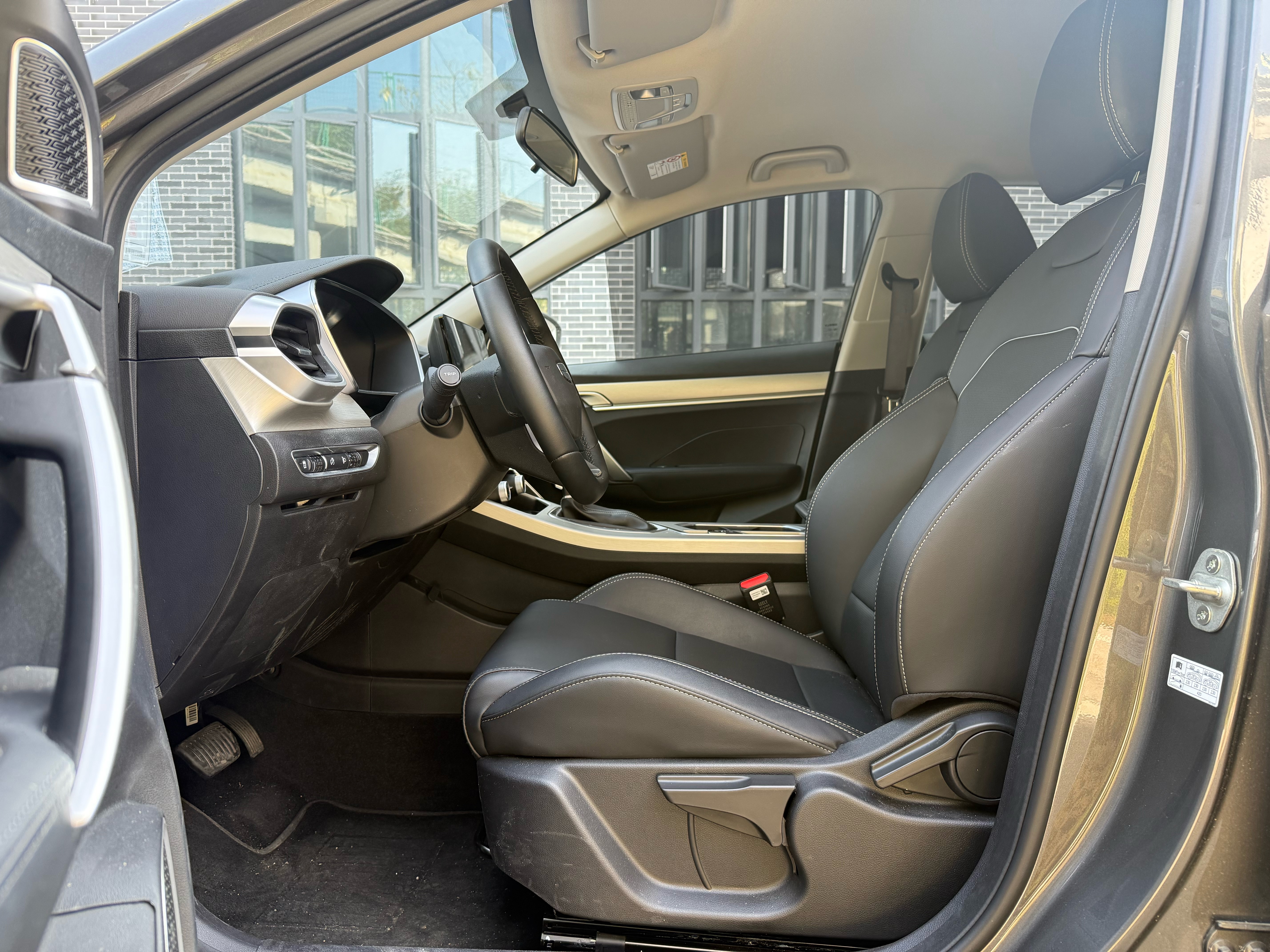 GEELY Coolray 2025 #8 GEELY Coolray 2025 car image #8