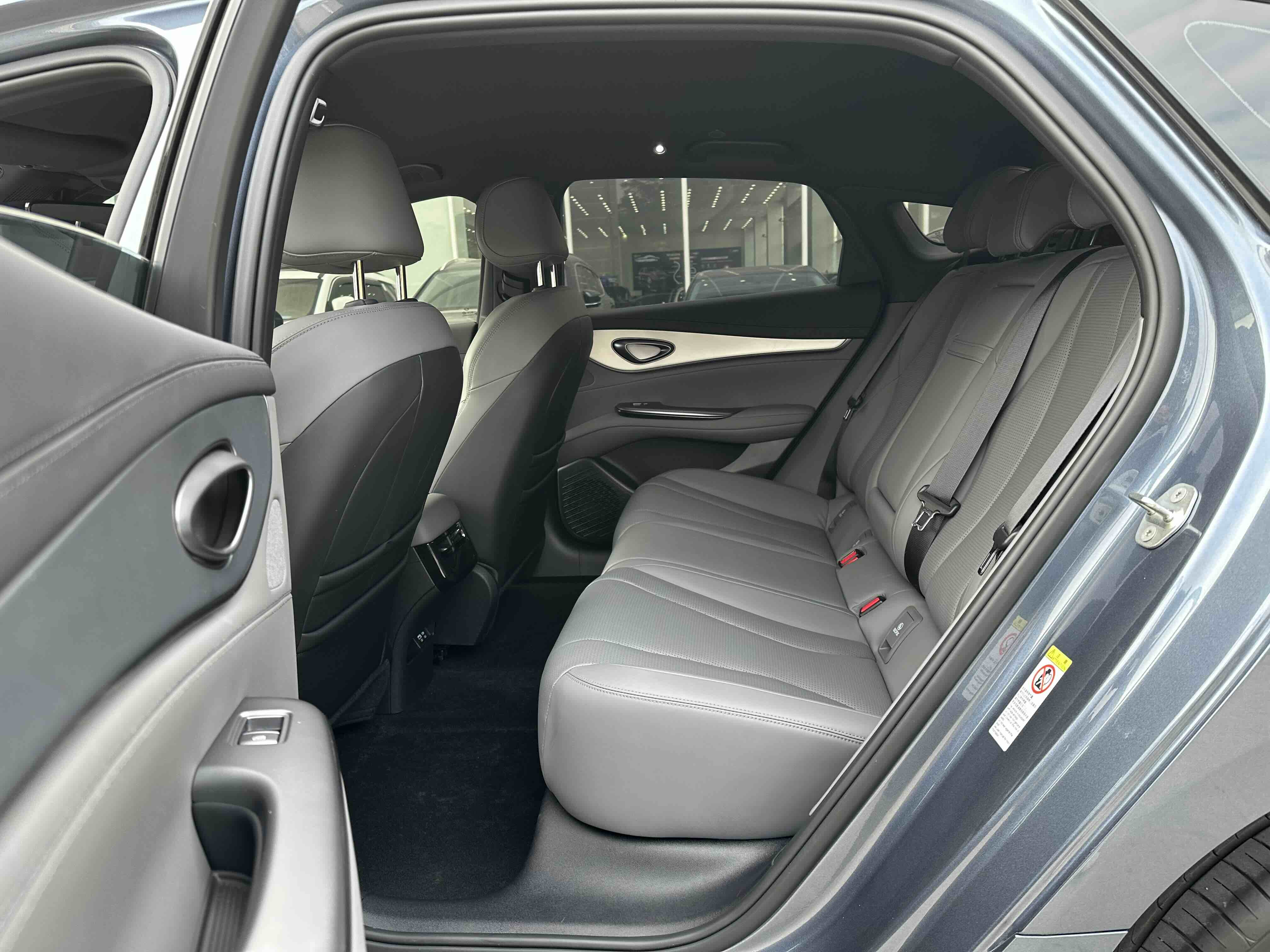 BYD Seal 07 DM-i 2025 immagine di auto #8