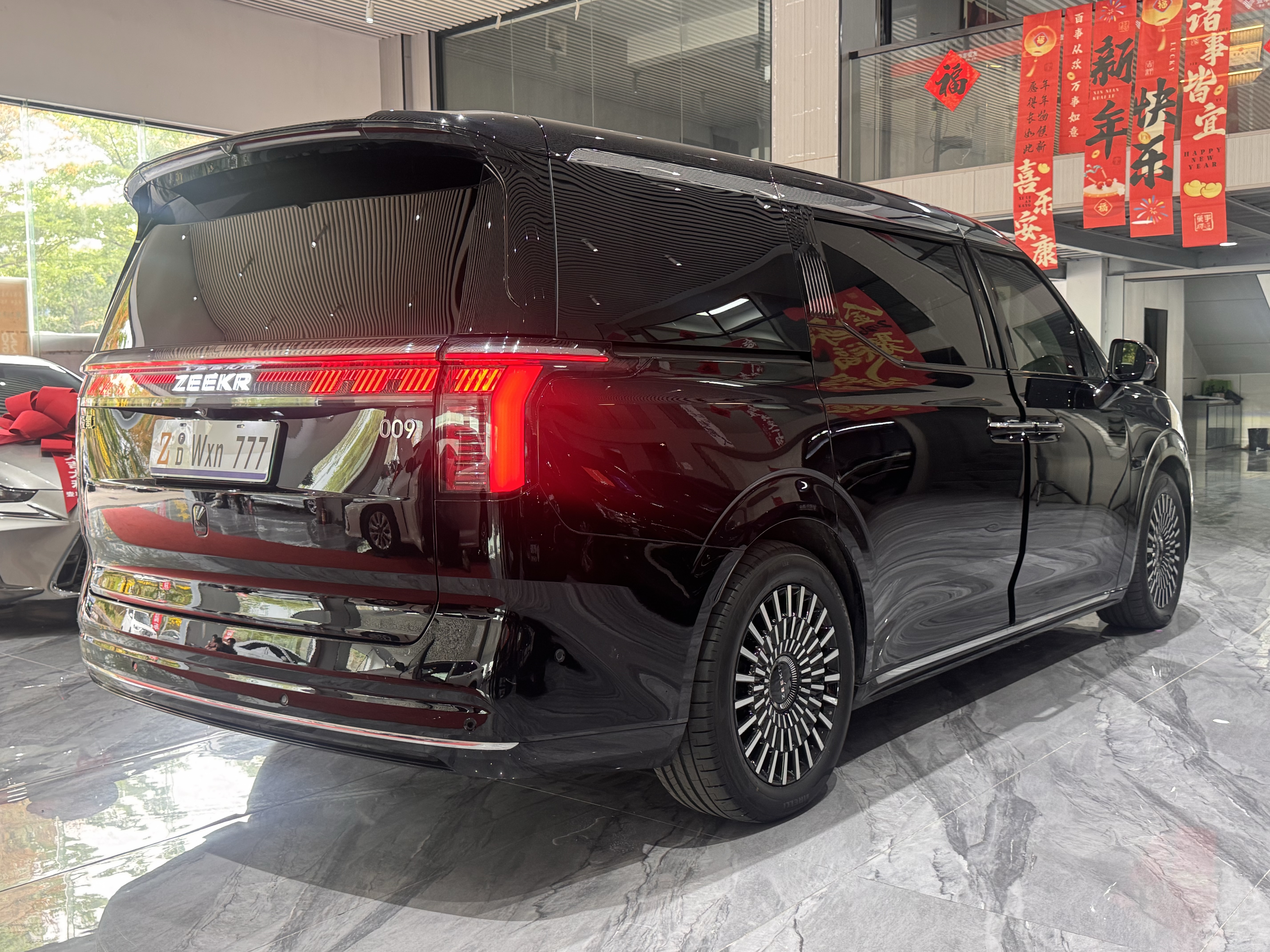 极氪 极氪009 2024 汽车图片 #8