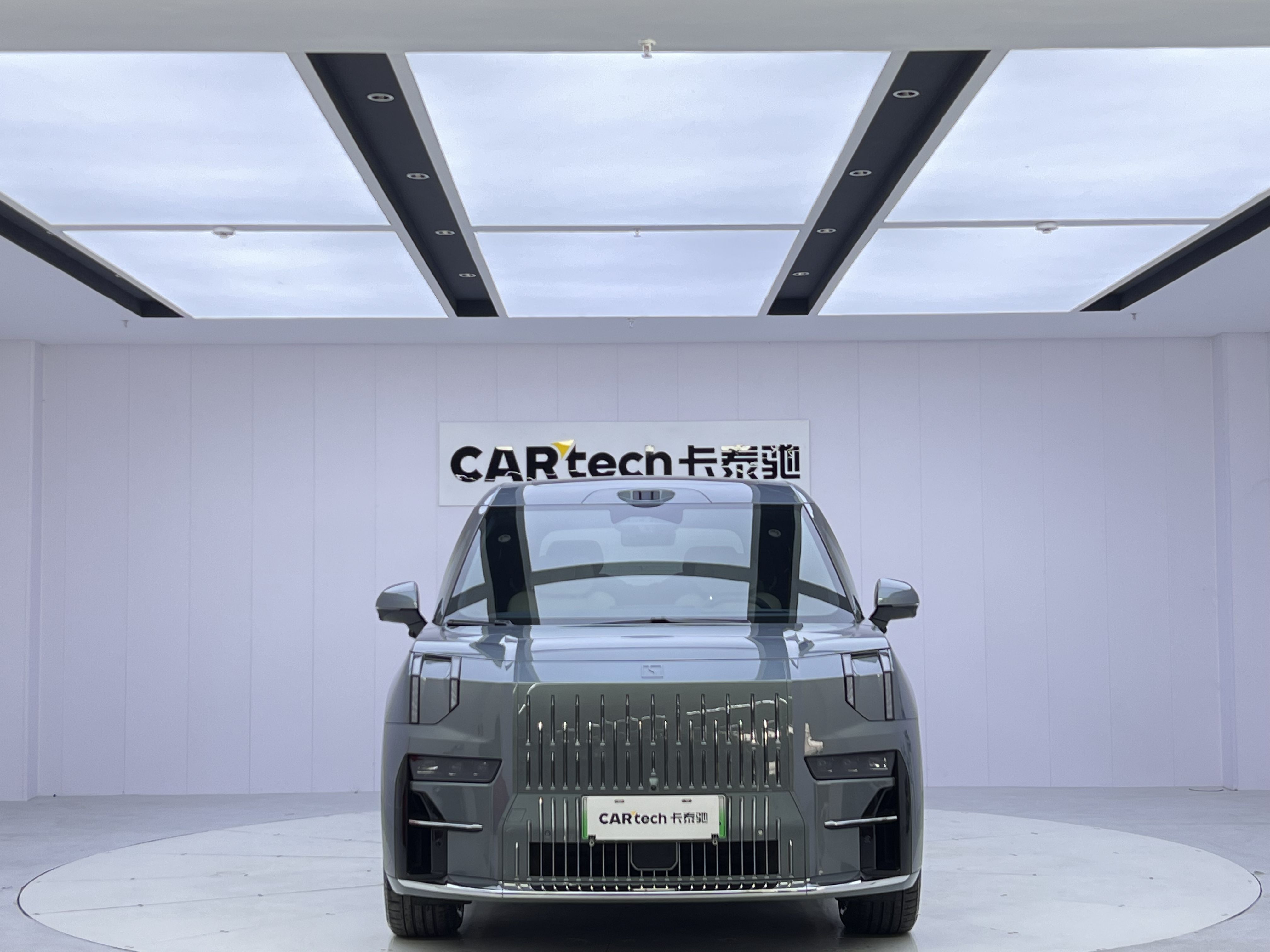 极氪 极氪009 2025 汽车图片 #8