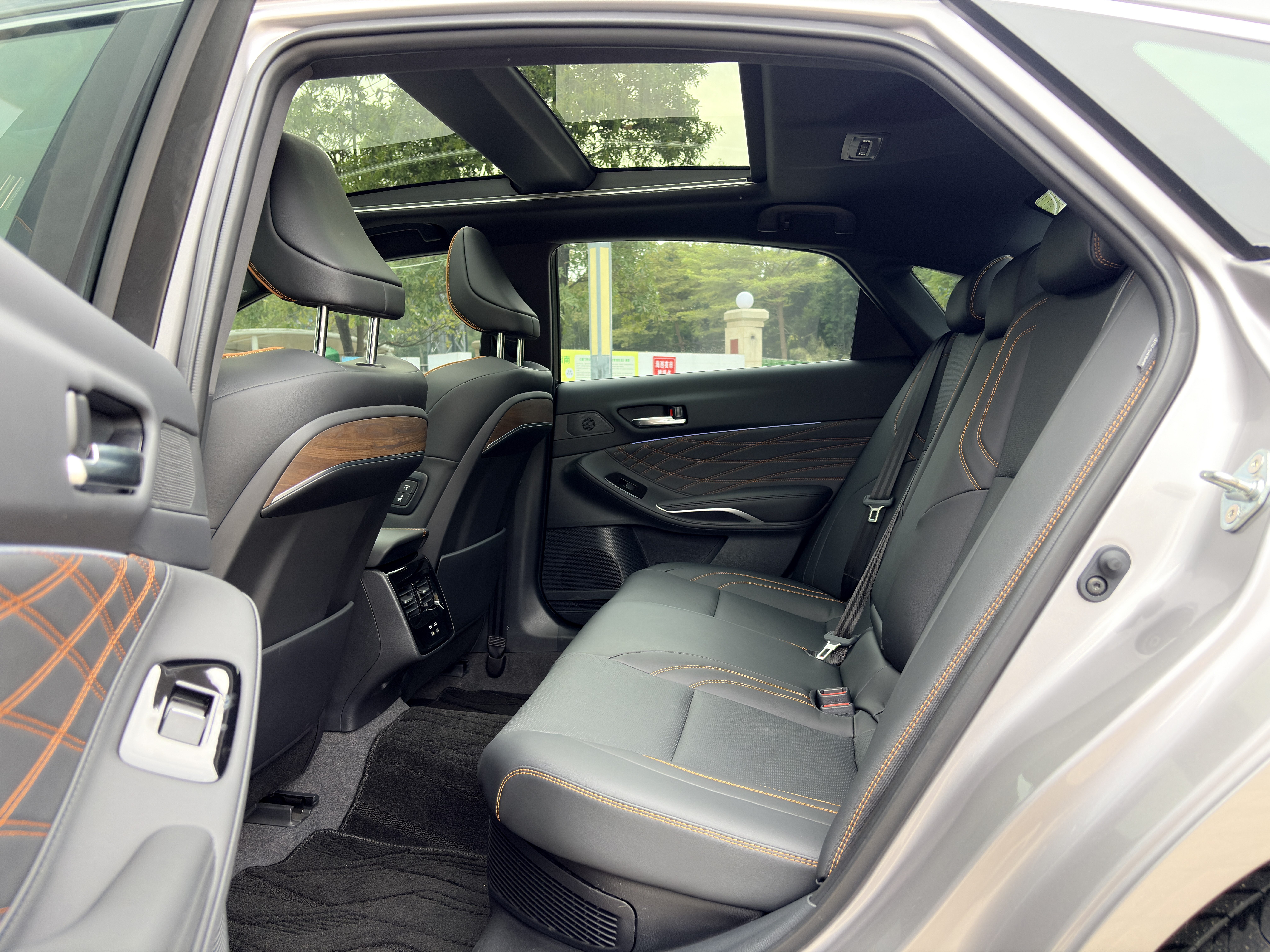 Toyota Avalon 2025 car image #8
