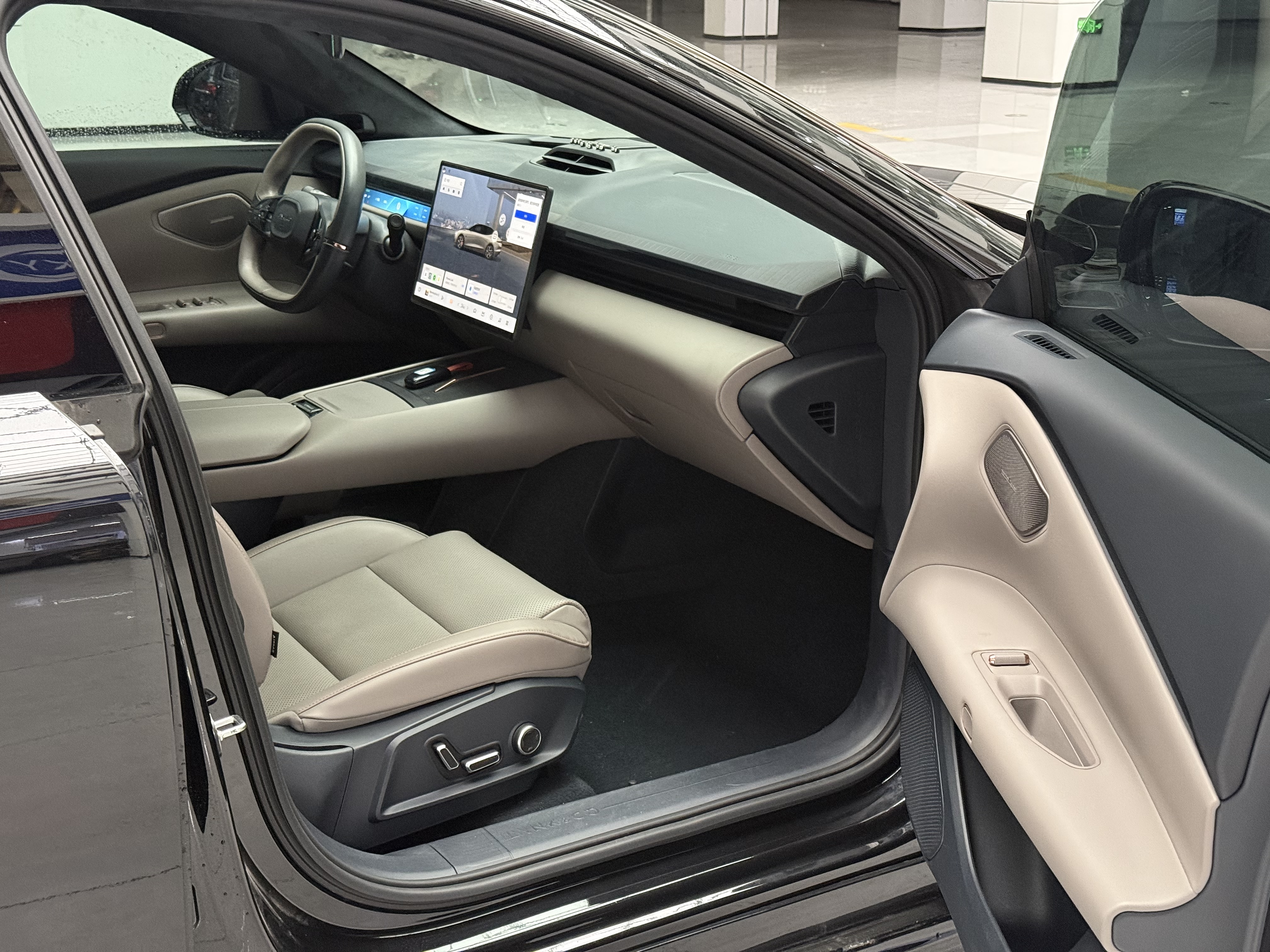 Lynk & Co 2024 #8 Lynk & Co 2024 car image #8