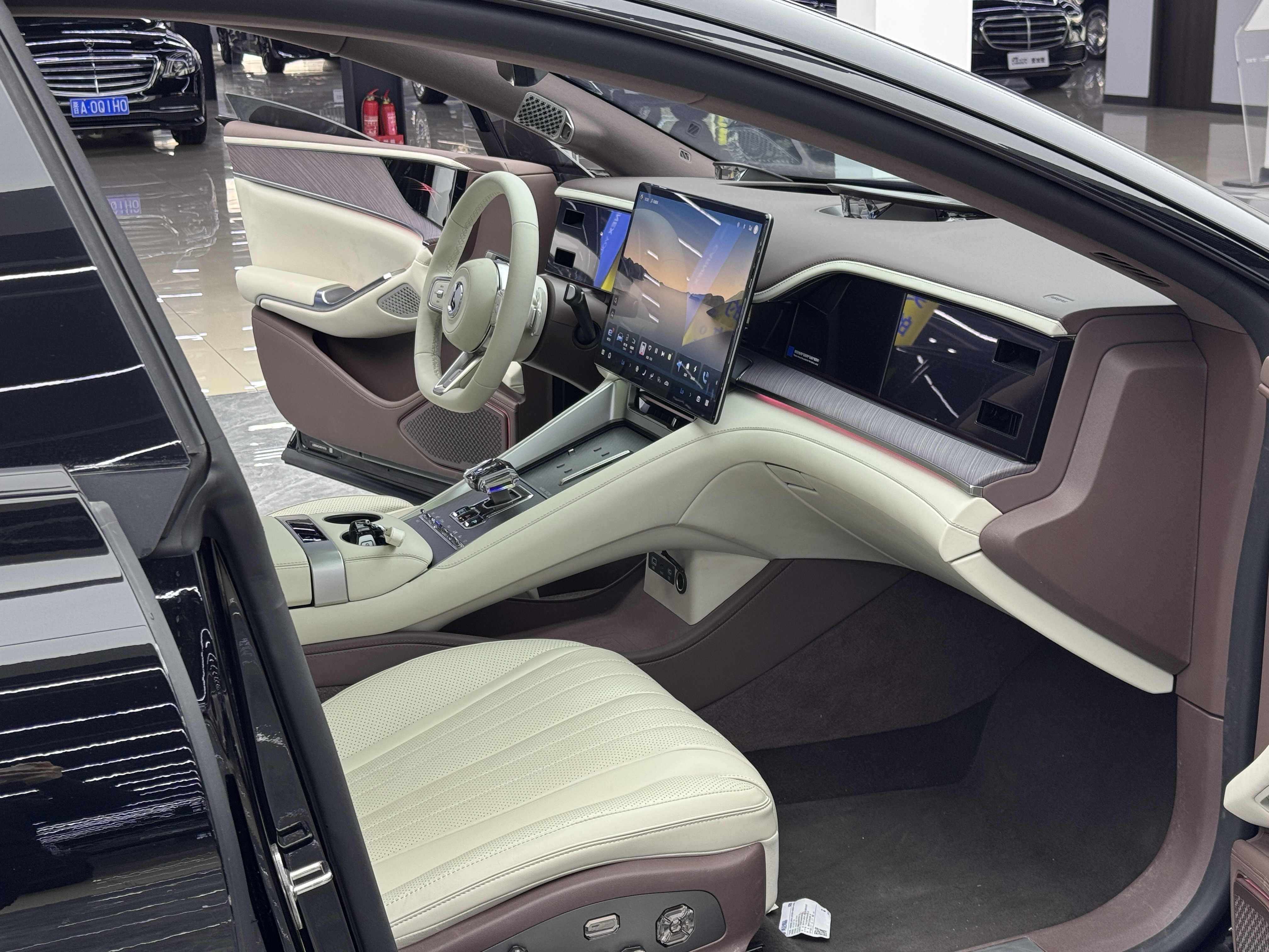 Denza Z9GT 2025 #8 Denza Z9GT 2025 car image #8