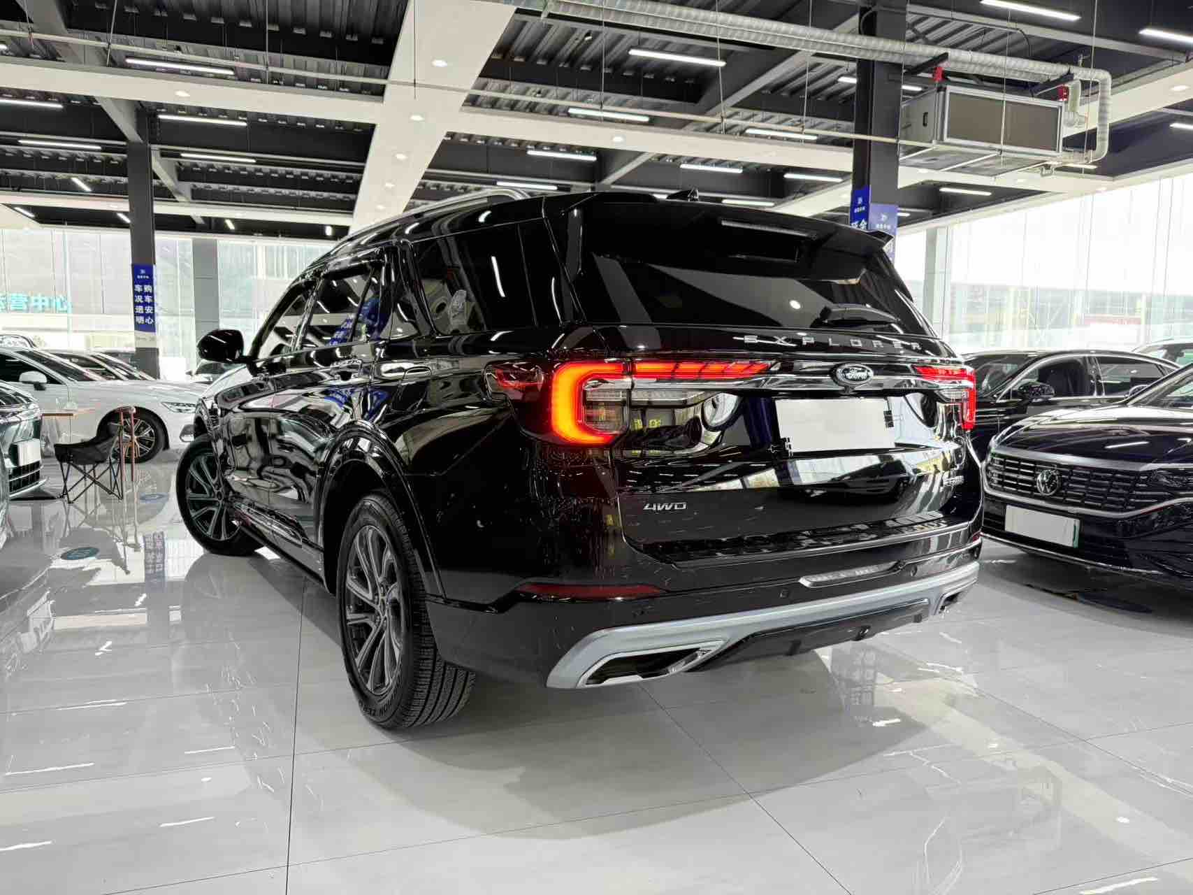 Ford Explorer 2025 immagine di auto #8