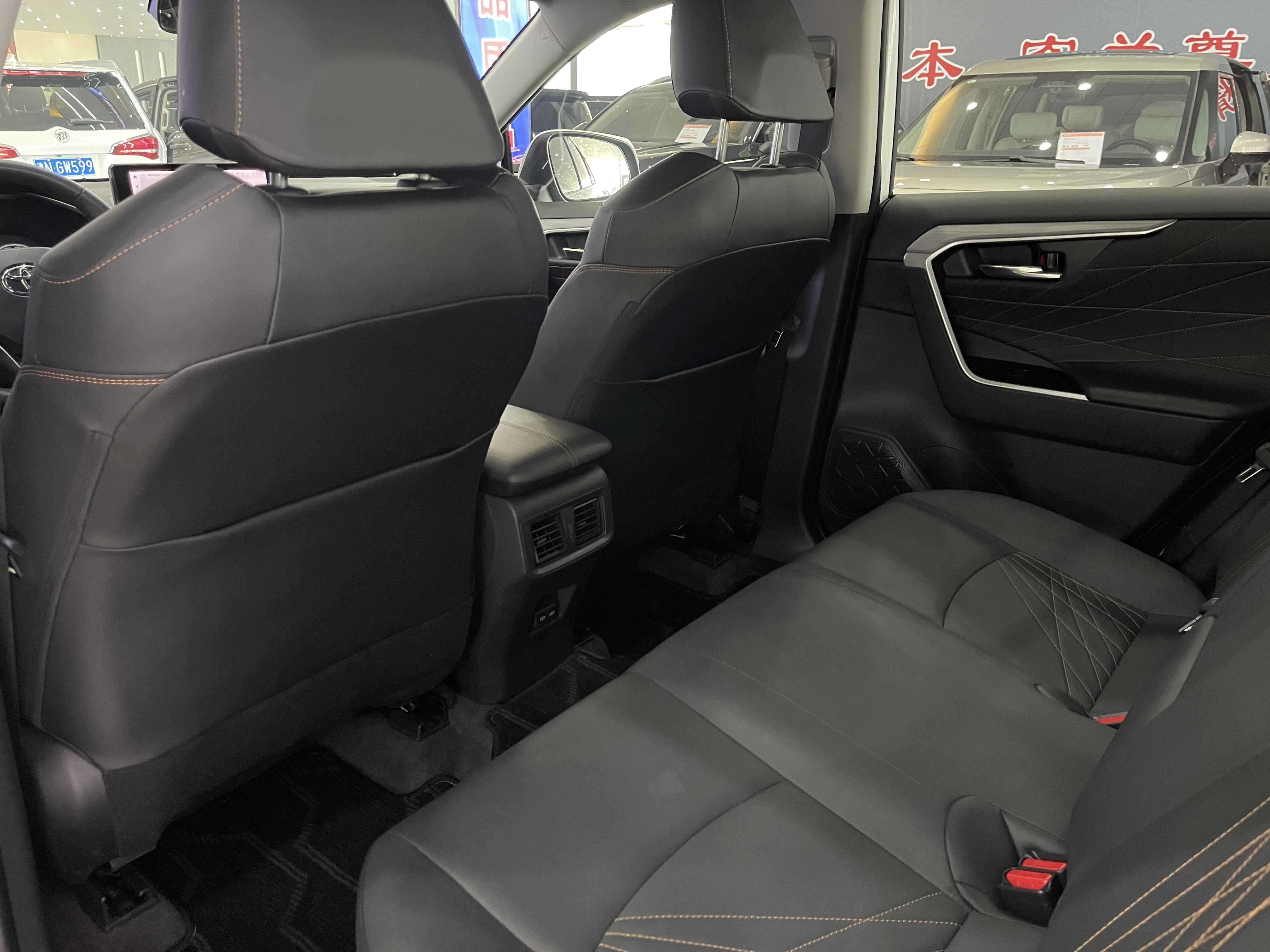 Toyota RAV4 2025 car image #8