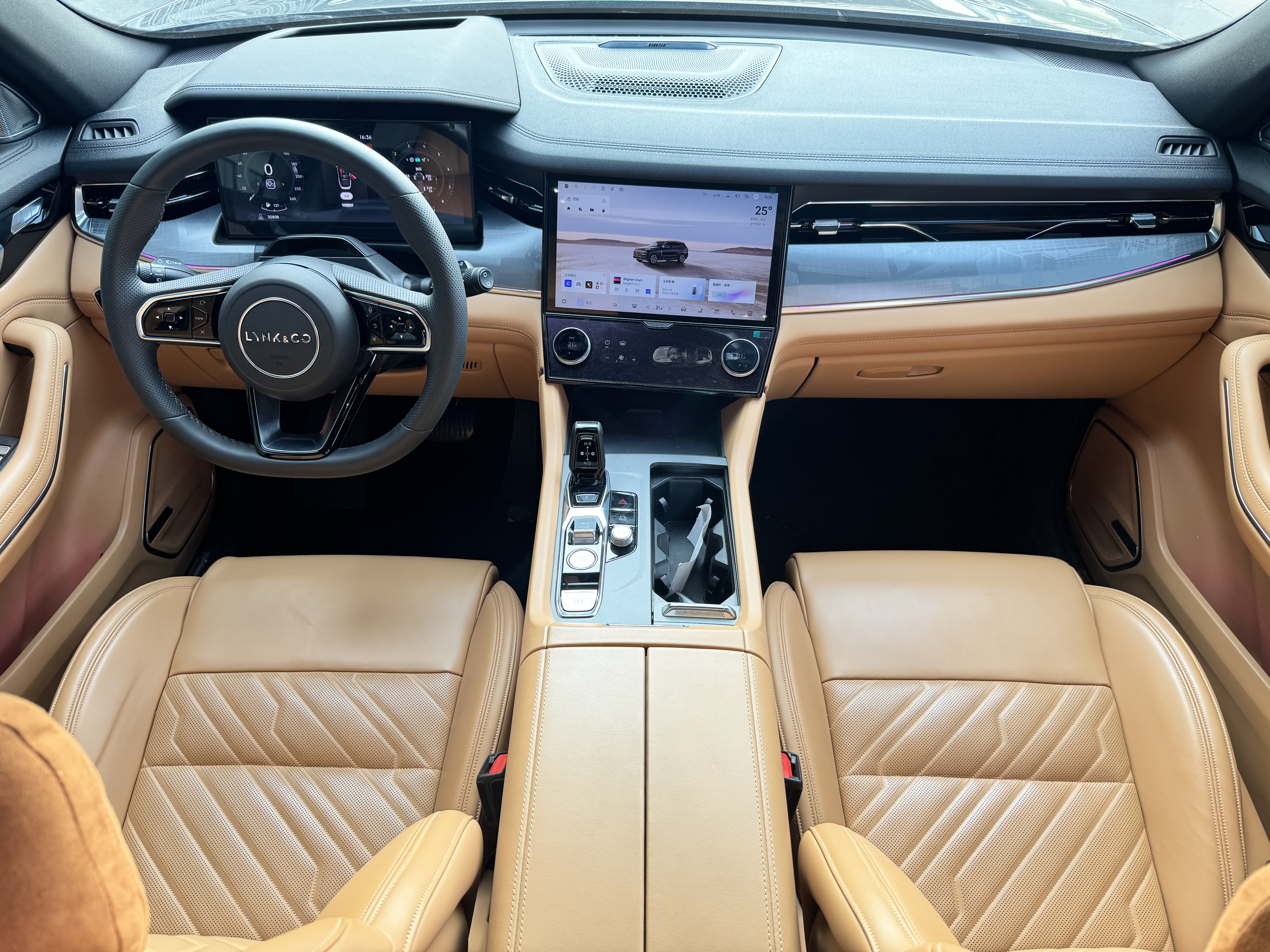 Lynk & Co 09 2025 car image #8