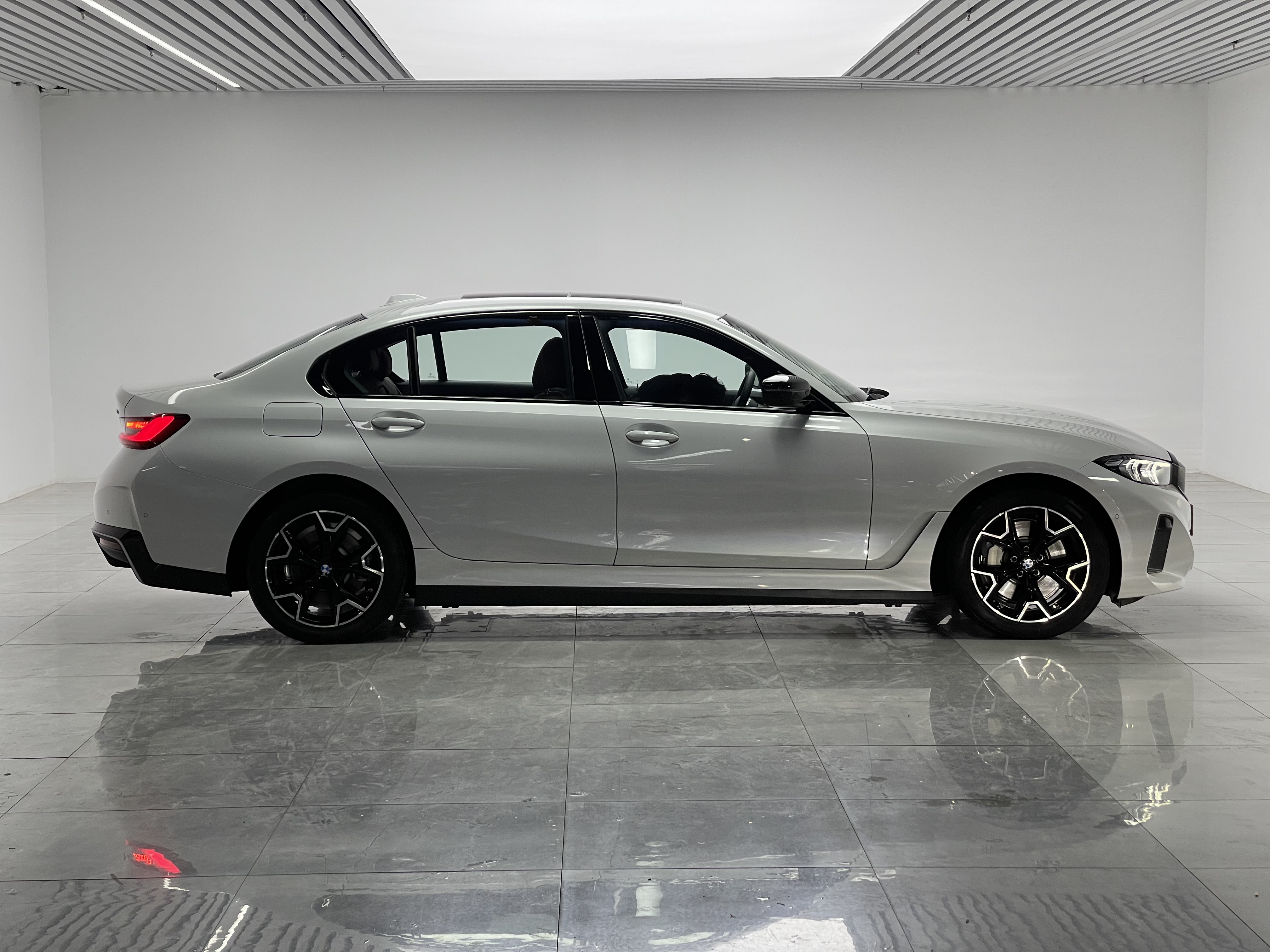 BMW i3 2024 immagine di auto #8