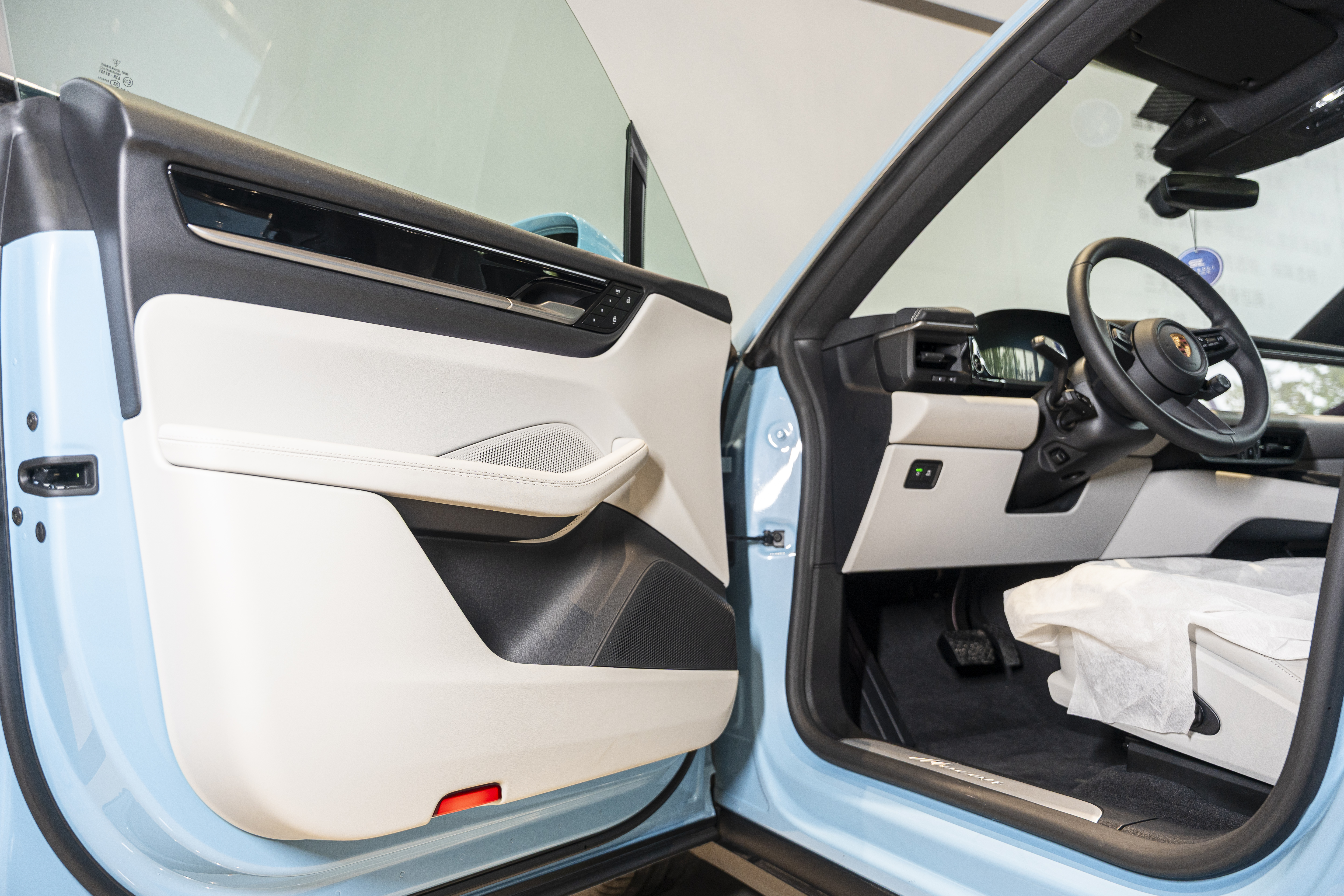 Venza 2025 car image #8