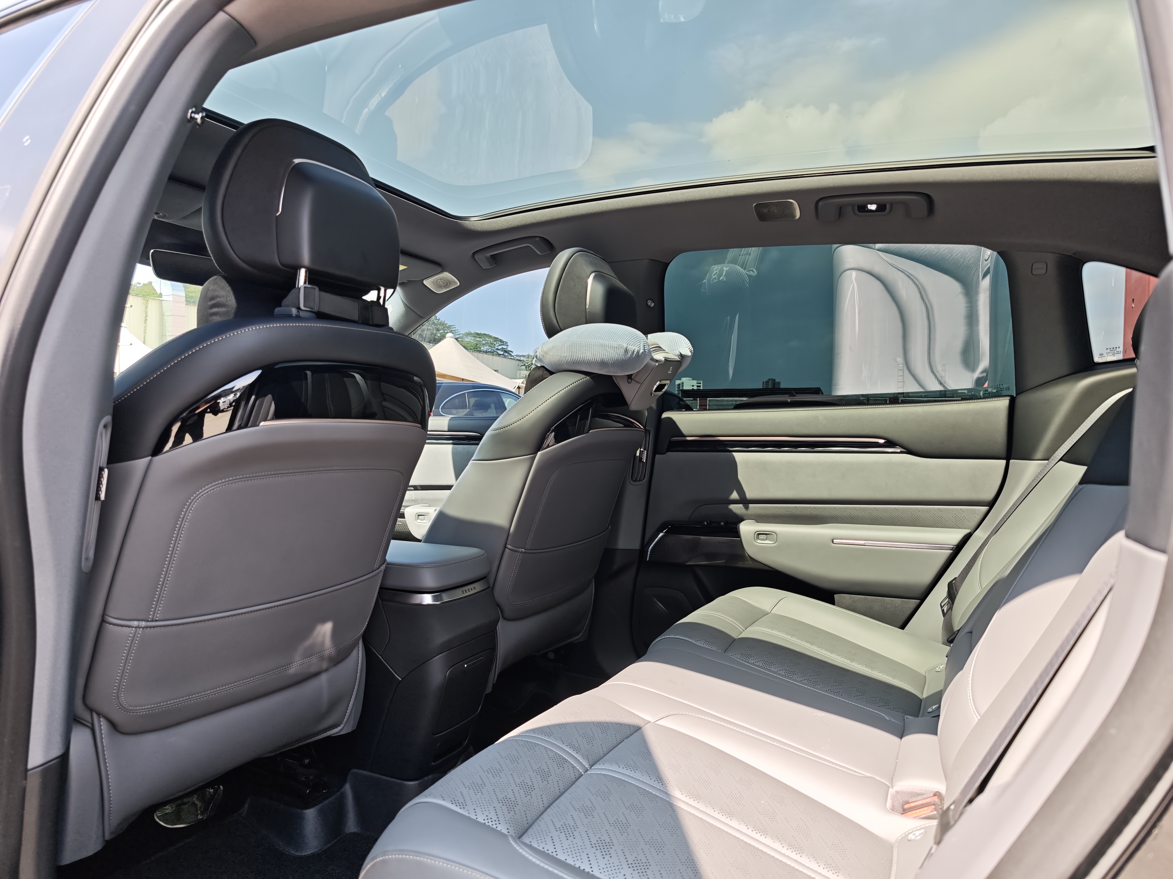 Zeekr 7X 2024 car image #8