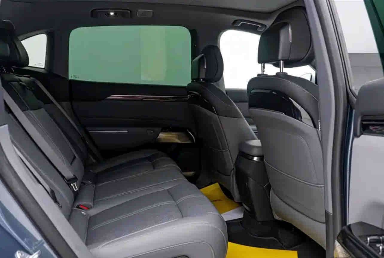 Zeekr 7X 2024 car image #8