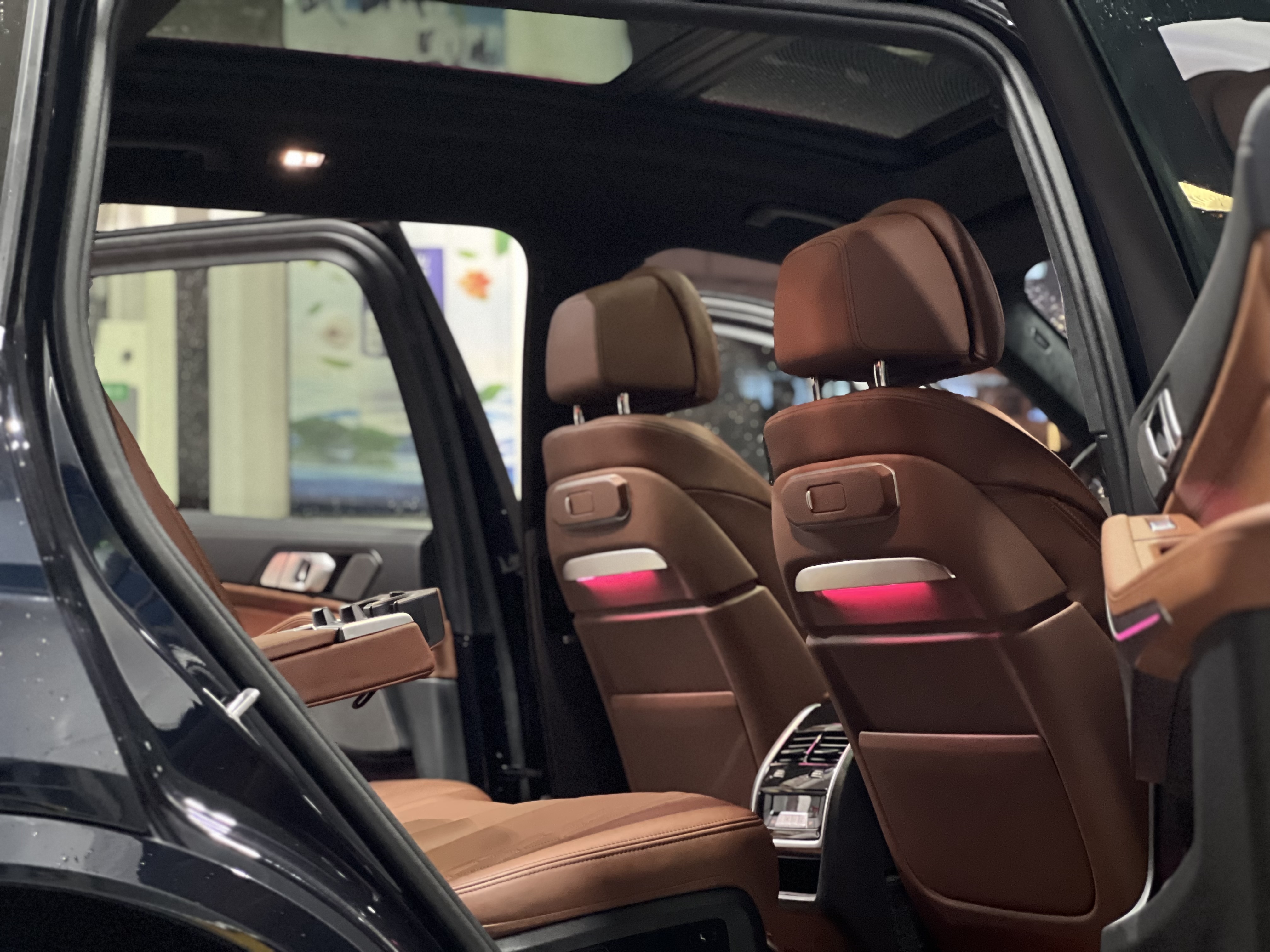 BMW X7 M60i 2025 #8 BMW X7 M60i 2025 car image #8