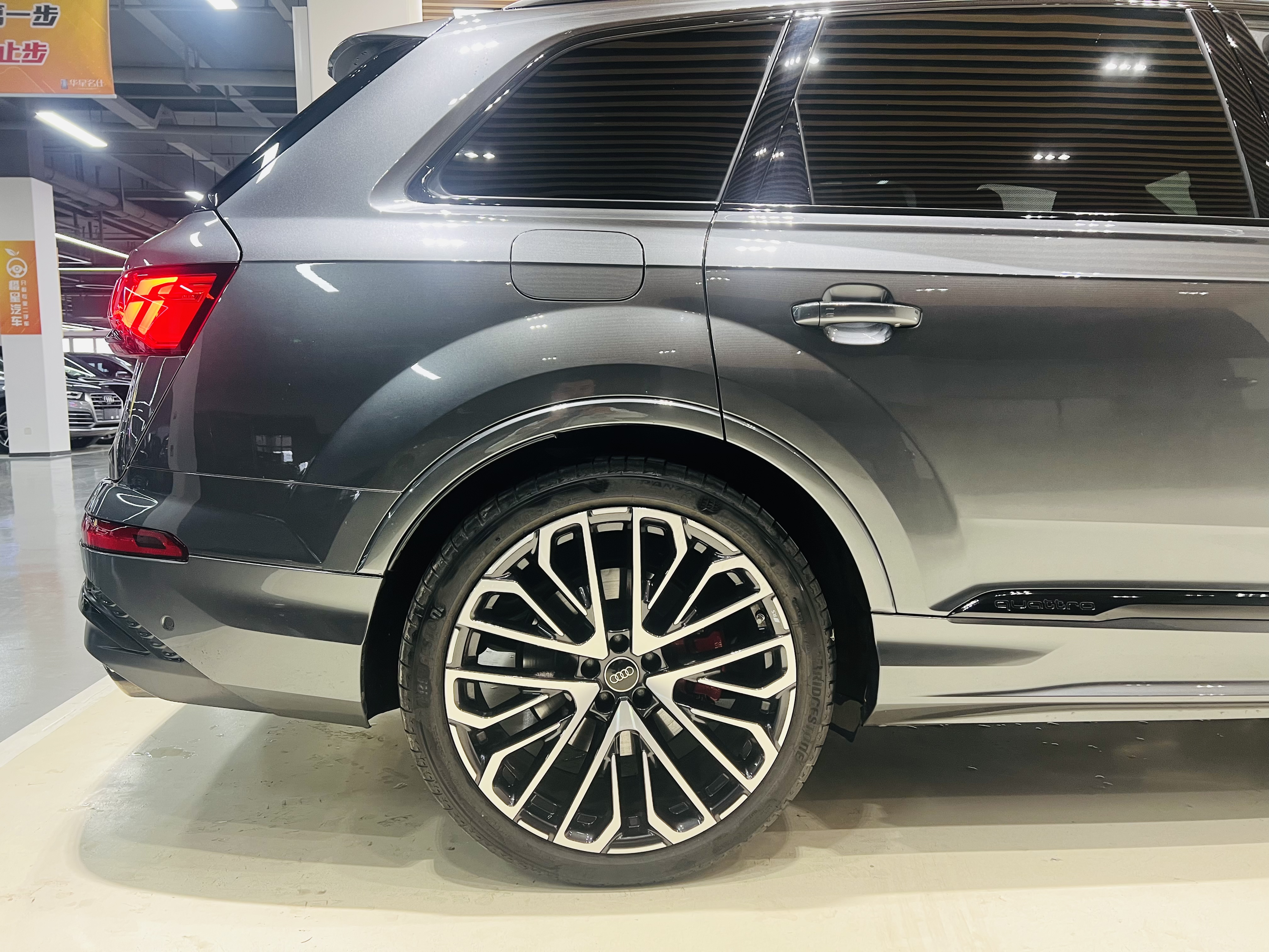 Audi SQ7 2024 #8 Audi SQ7 2024 изображение автомобиля #8