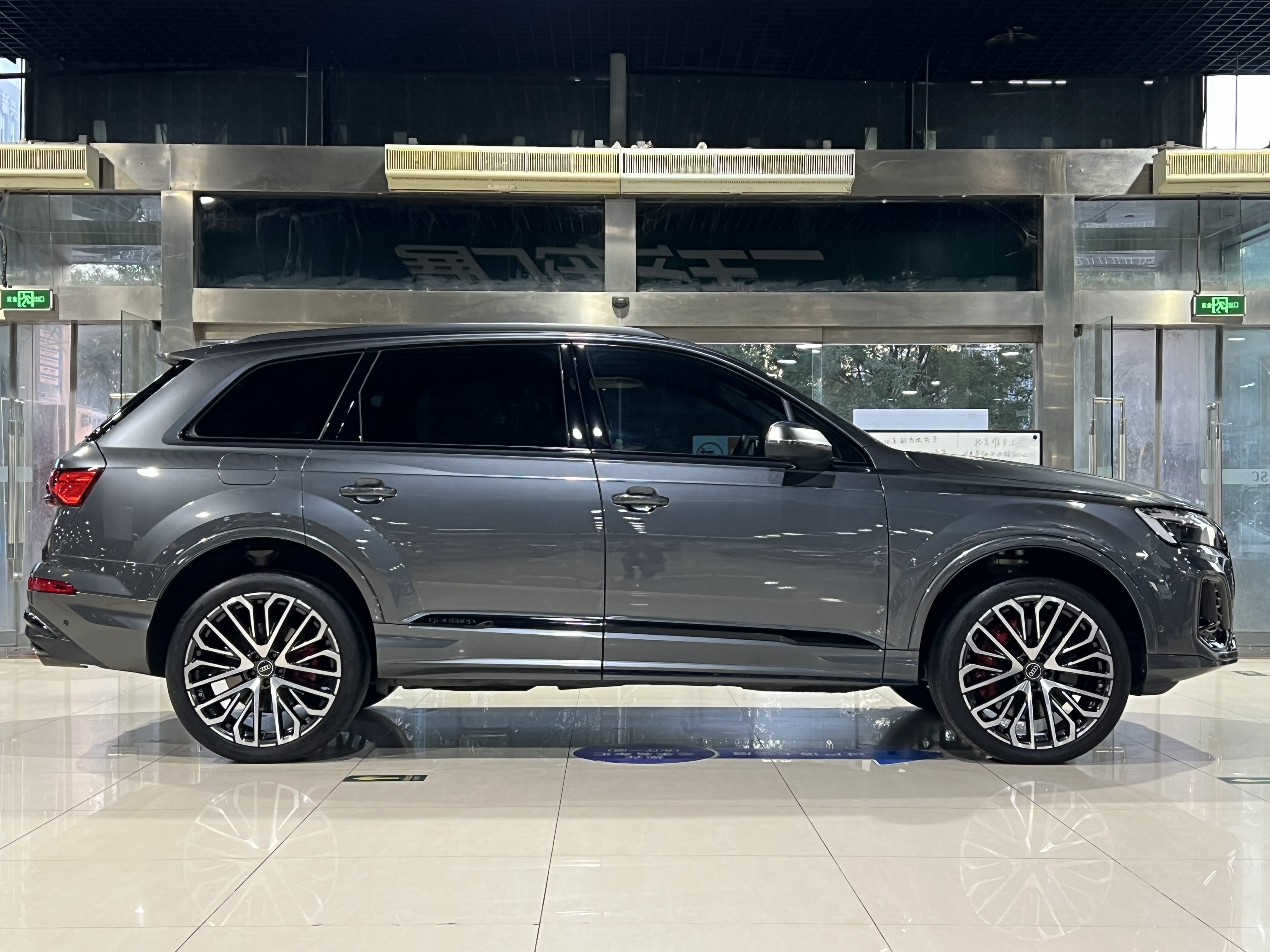 Audi SQ7 2024 #8 Audi SQ7 2024 car image #8