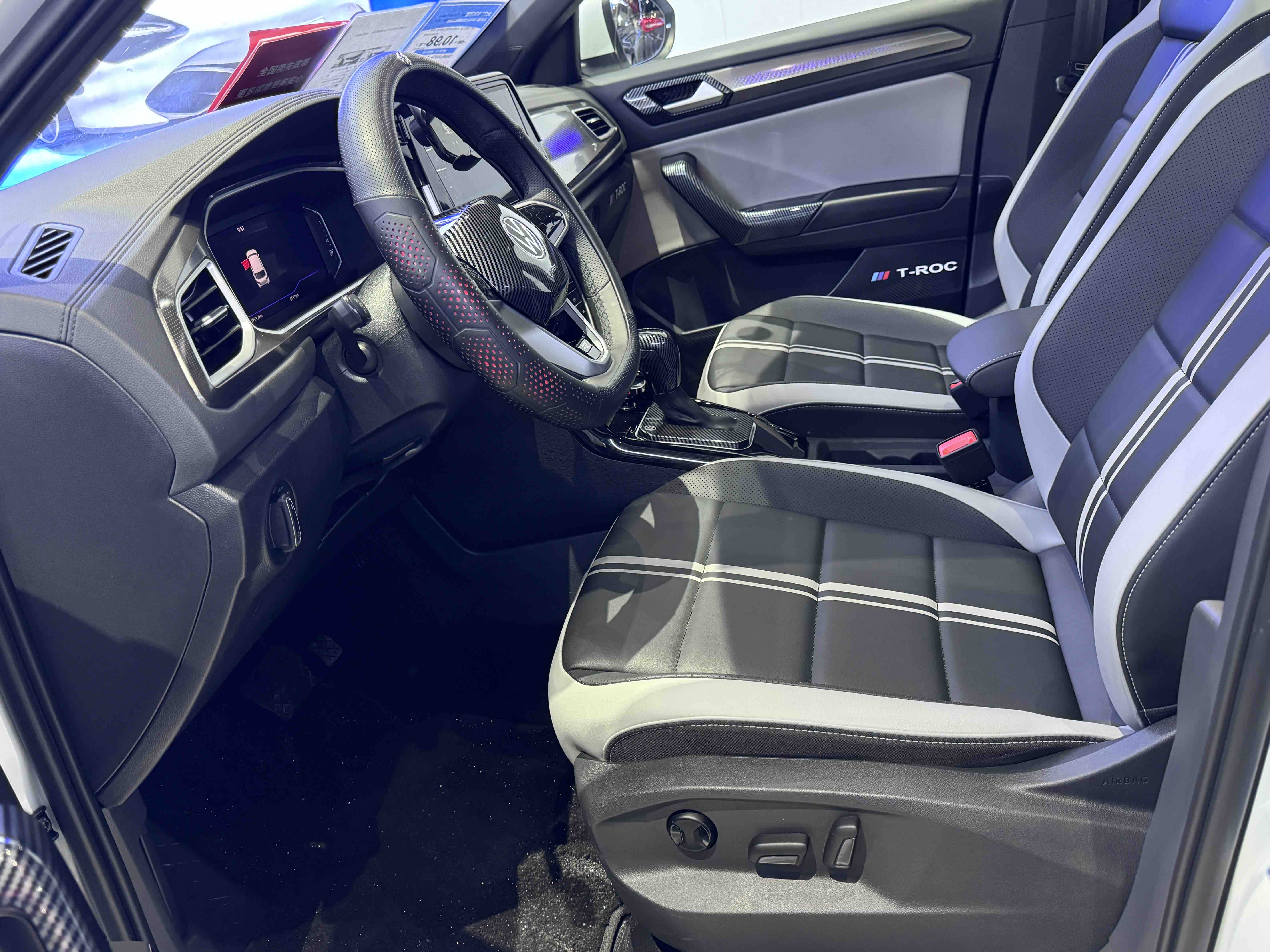 T-Roc 2025 car image #8