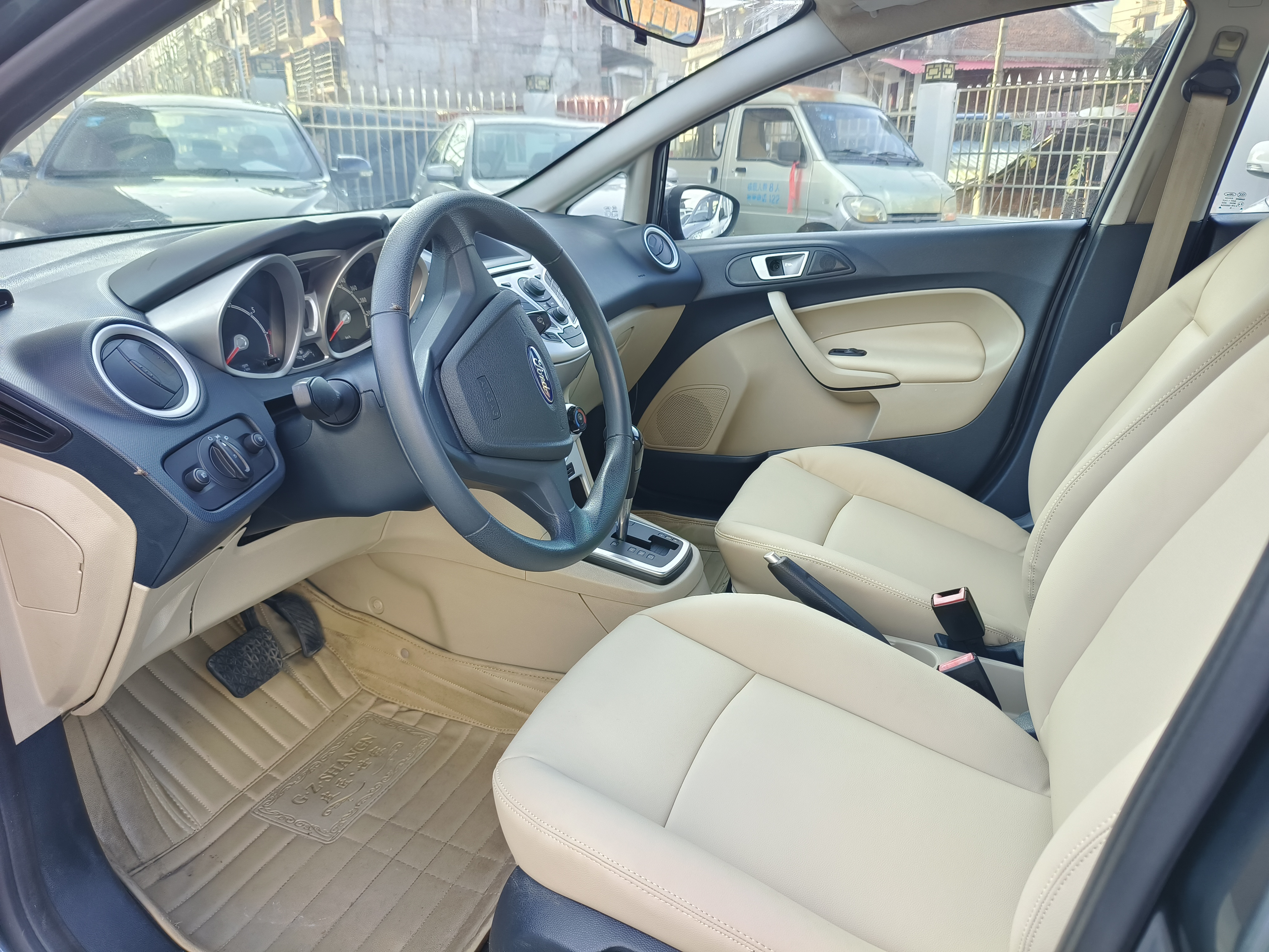 Ford Fiesta 2010 car image #8