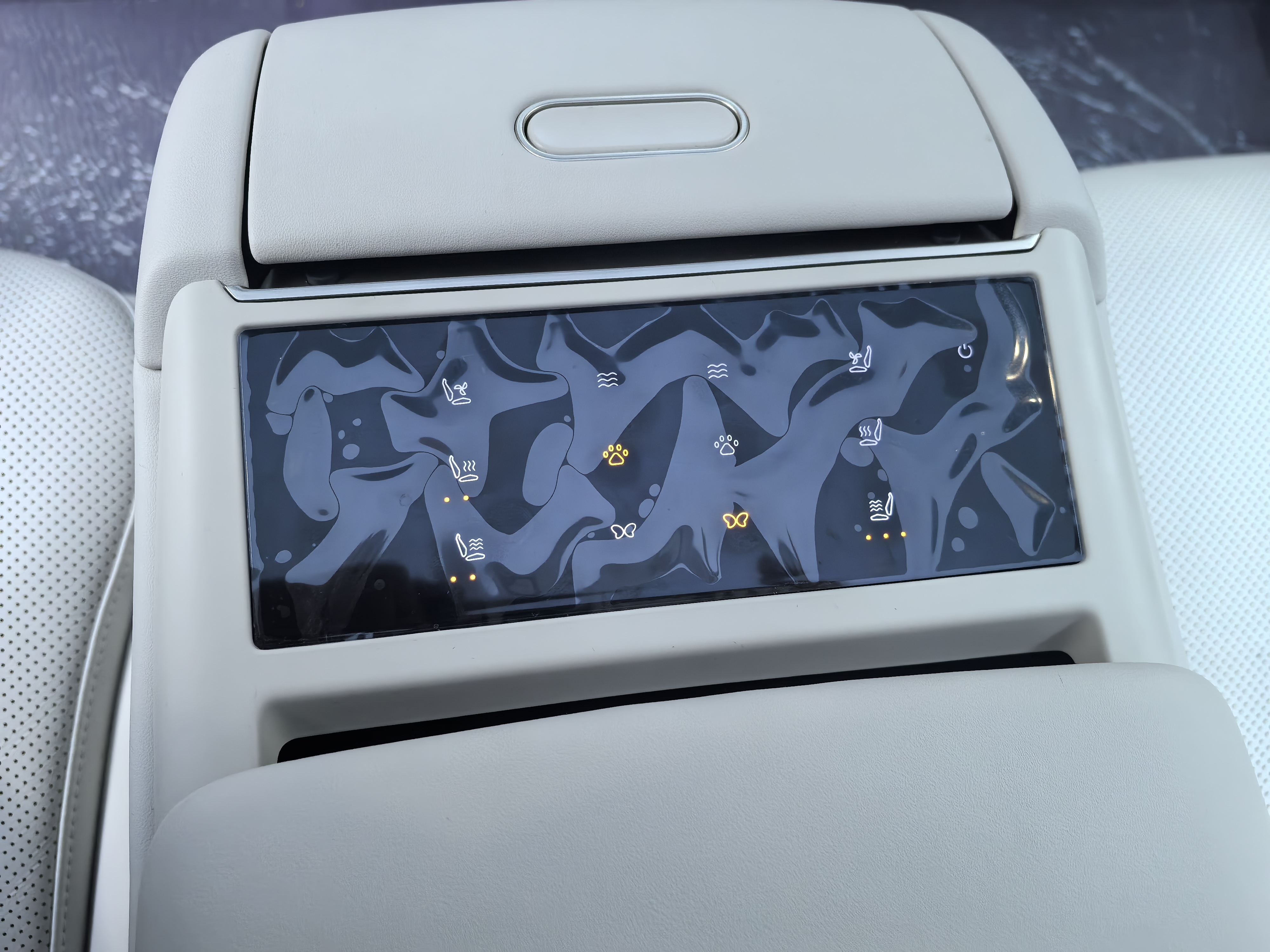 Avatr 12 2024 car image #8