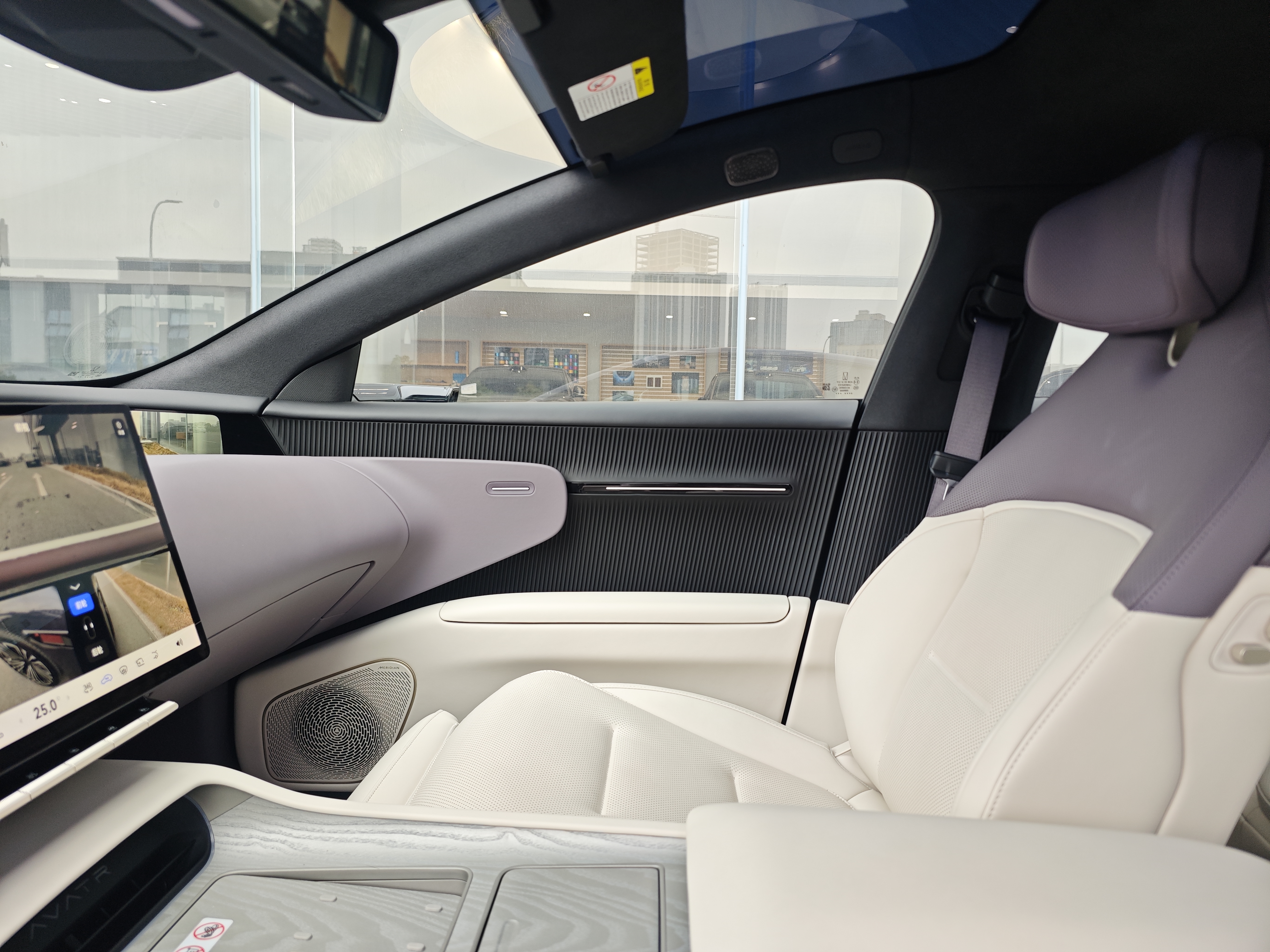 Avatr 12 2024 car image #8