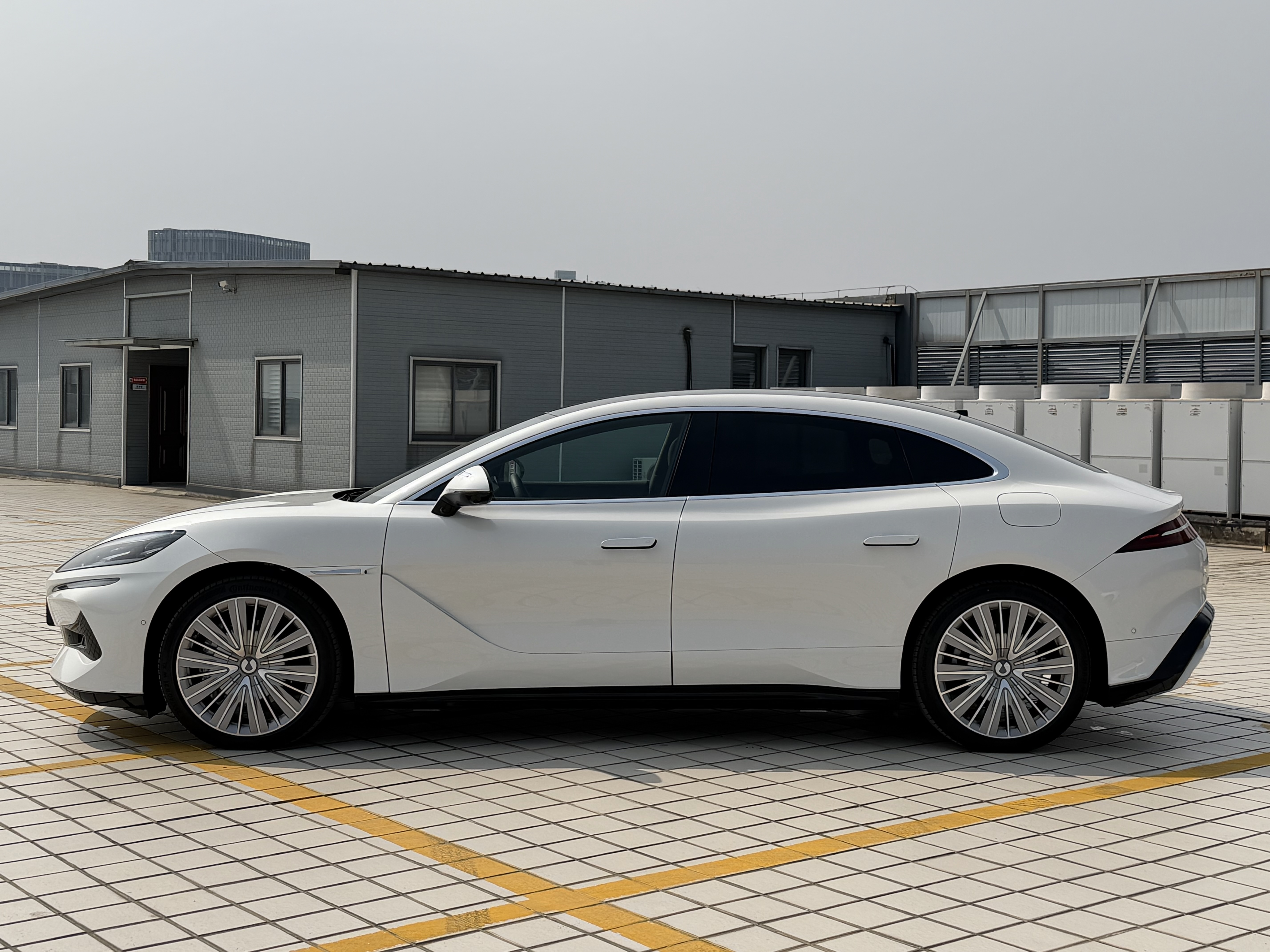 Denza Z9 2024 صورة سيارة #8