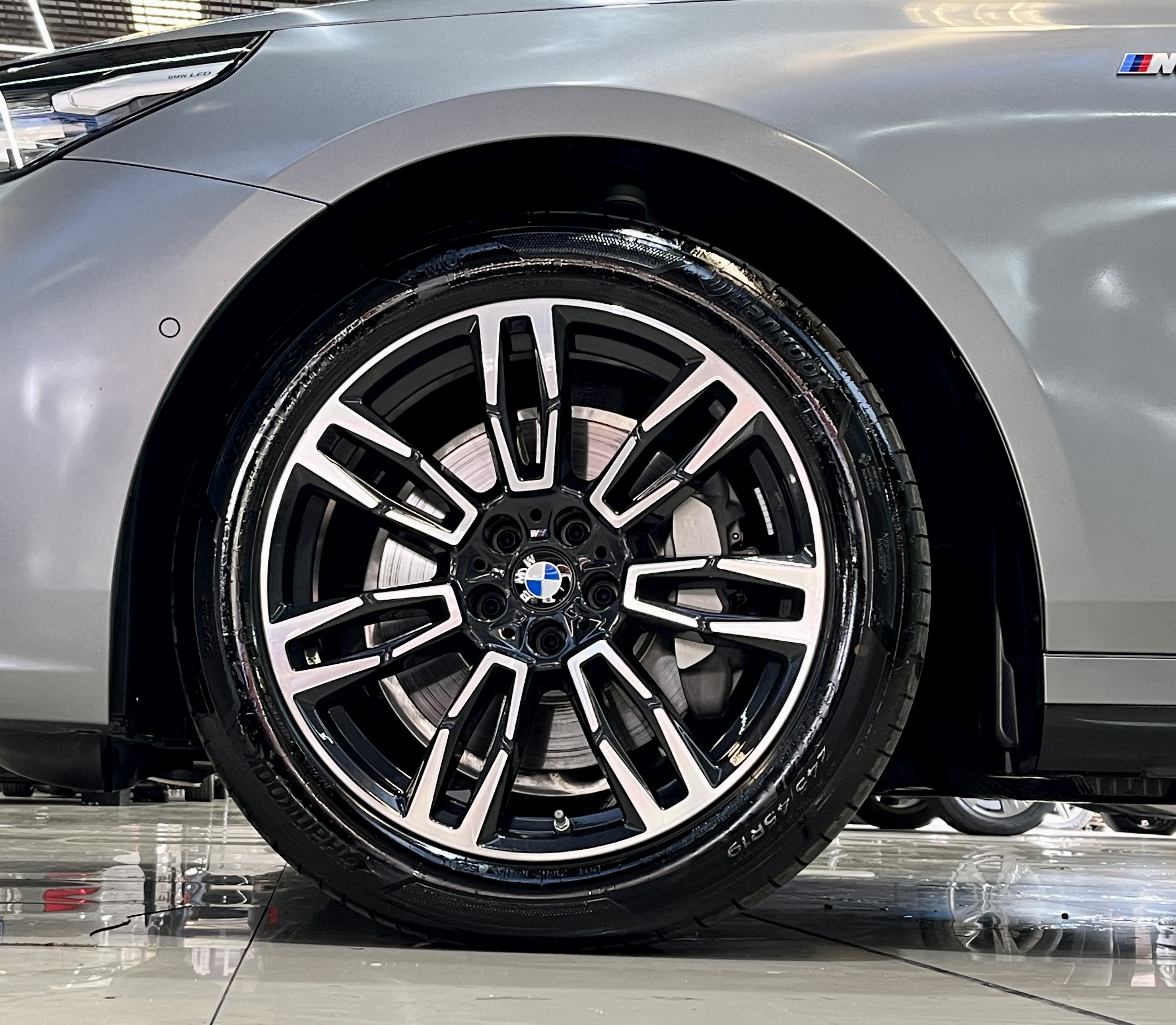 BMW 5 Series 2025 car image #8
