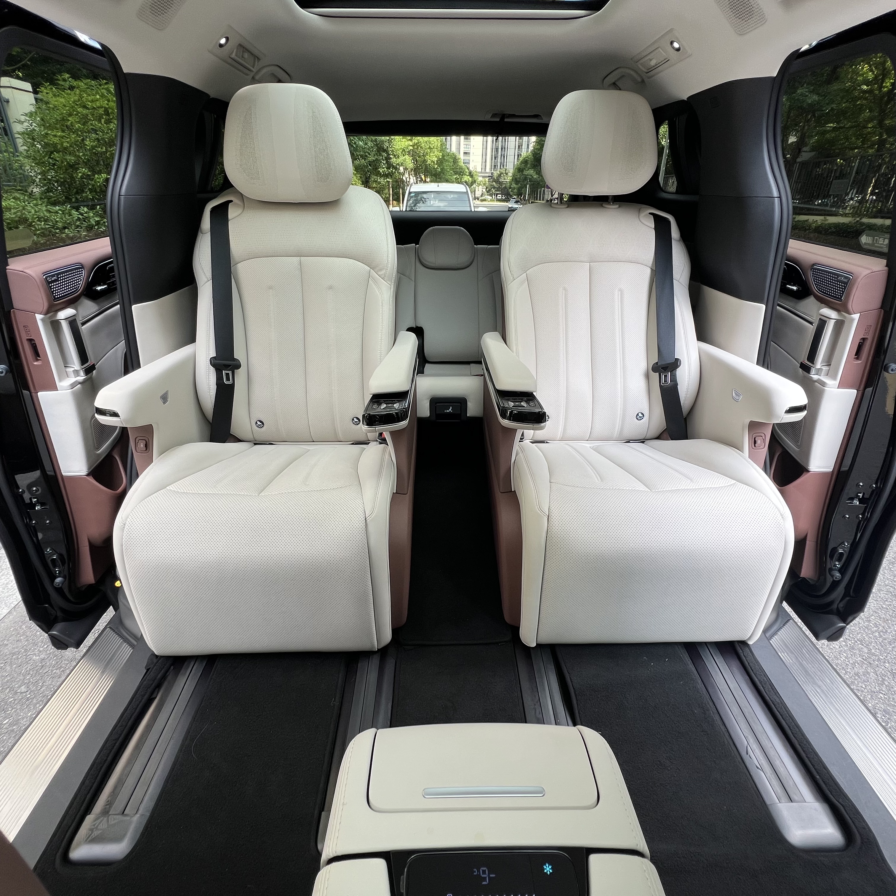 BYD Xia 2025 immagine di auto #8