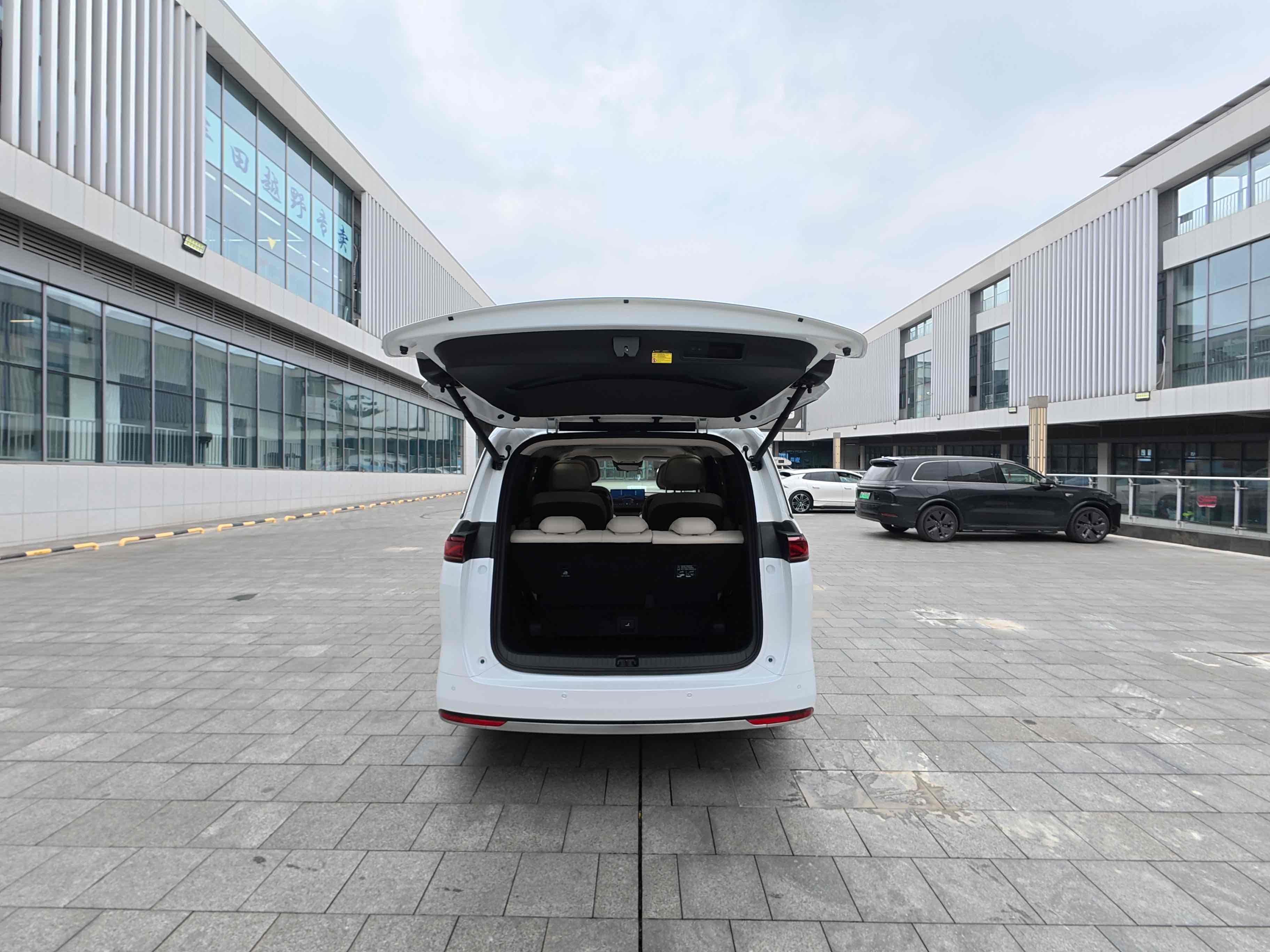 BYD Xia 2025 #8 BYD Xia 2025 car image #8