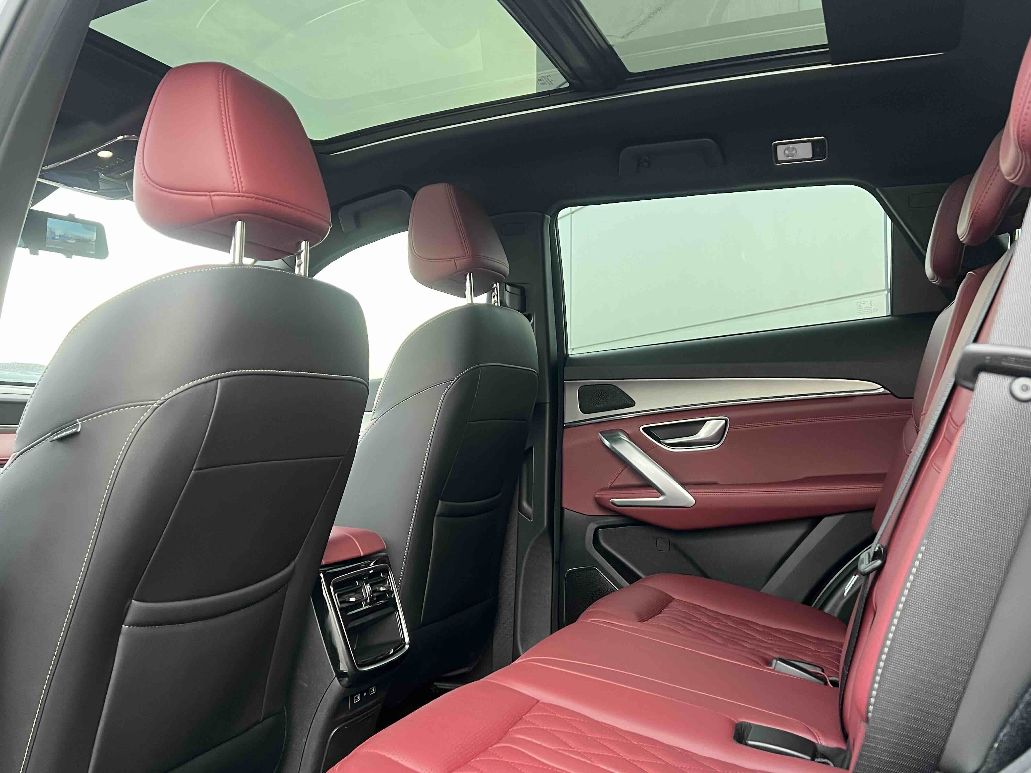 X70 PLUS 2025 #8 X70 PLUS 2025 car image #8