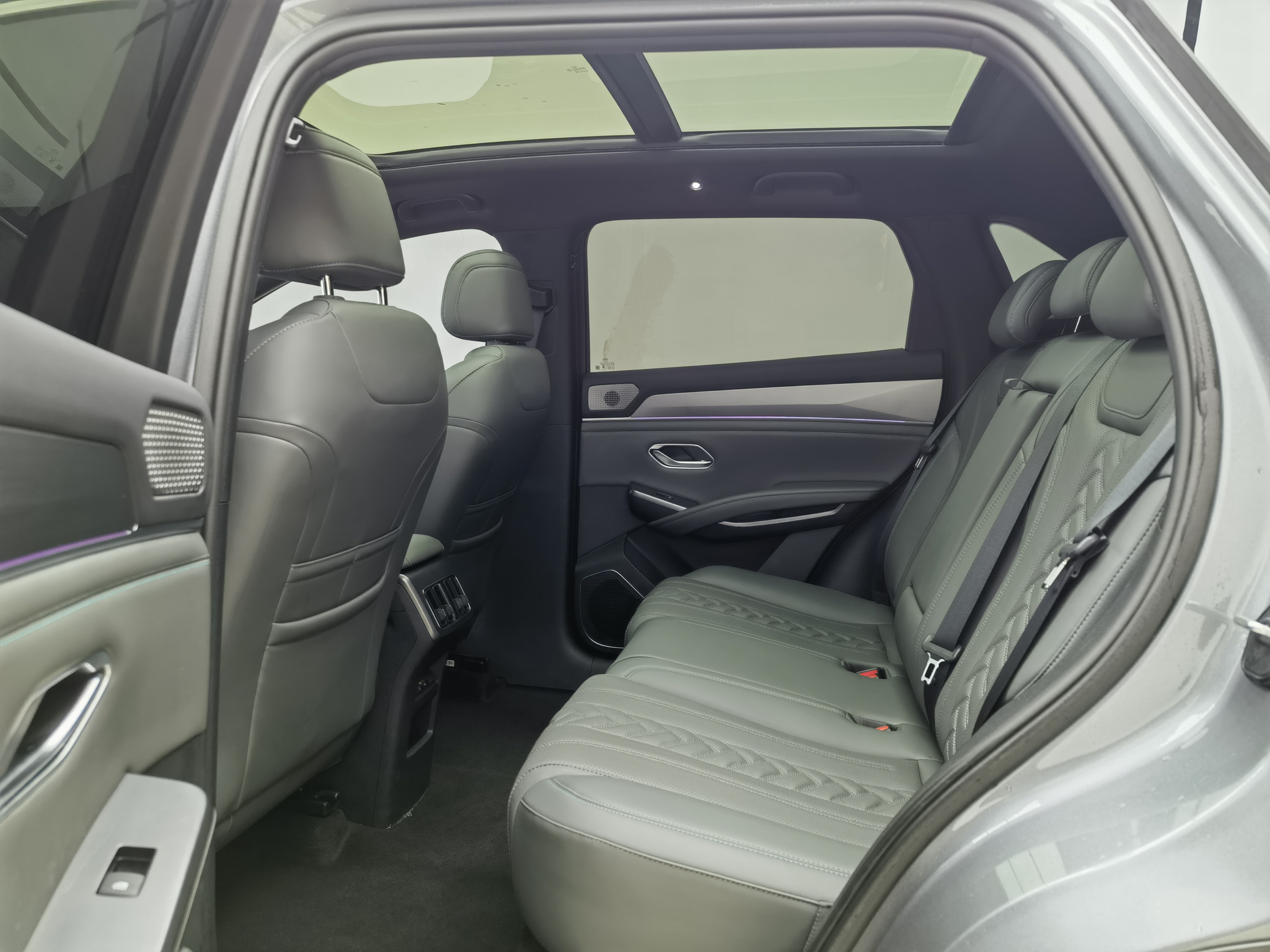 BYD SongL DM-i 2025 #8 BYD SongL DM-i 2025 car image #8