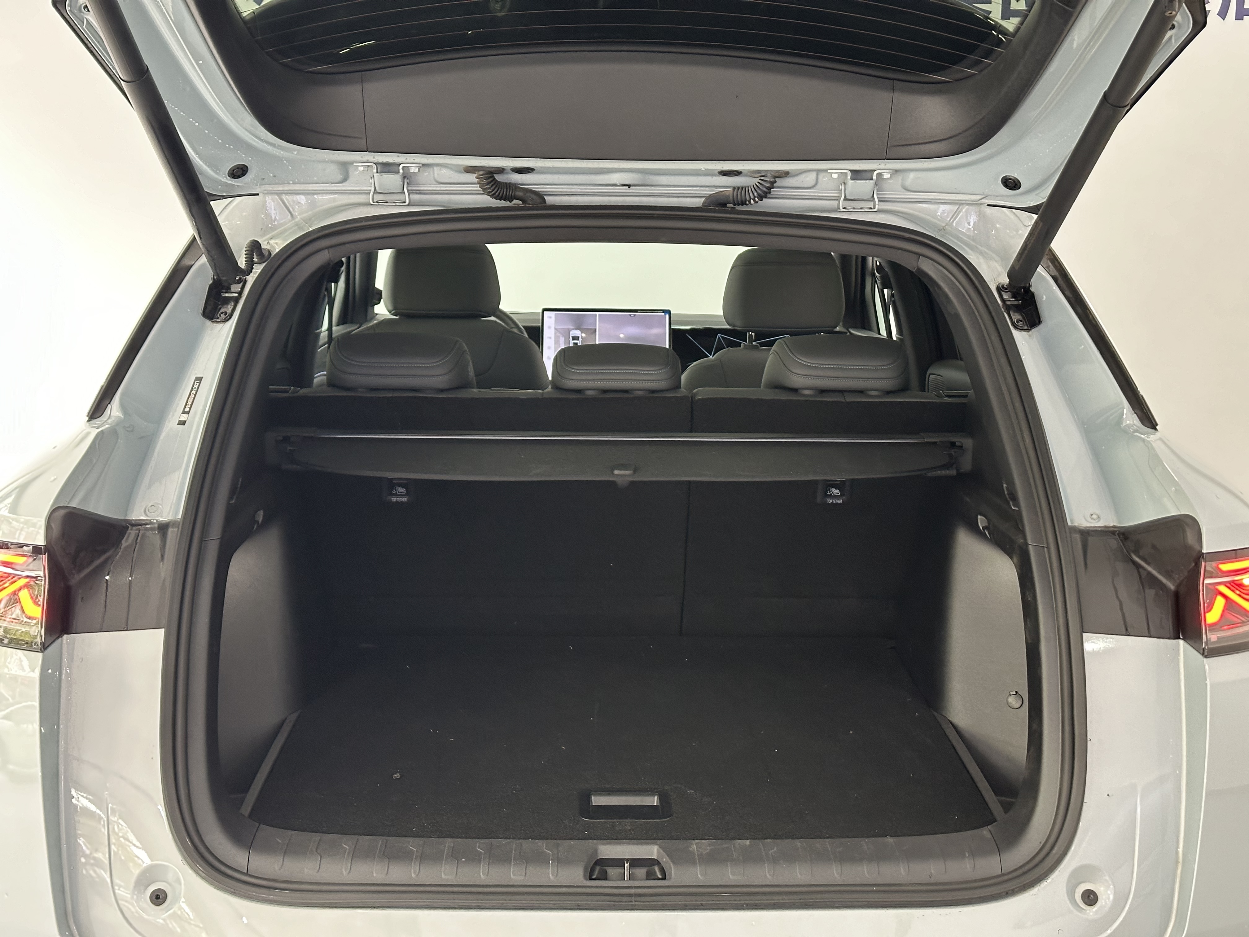 BYD SongL DM-i 2025 #8 BYD SongL DM-i 2025 car image #8