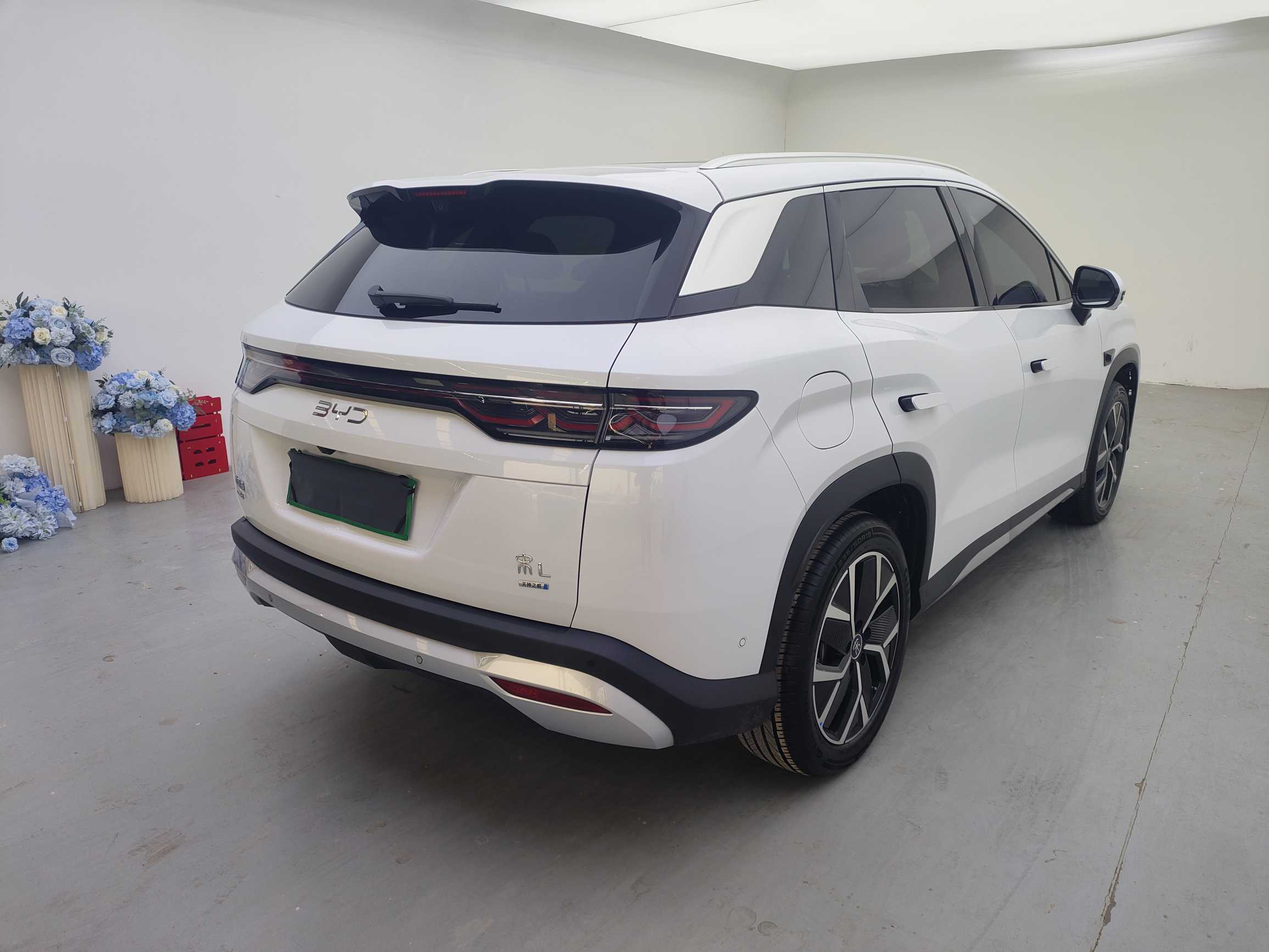 BYD SongL DM-i 2025 car image #8