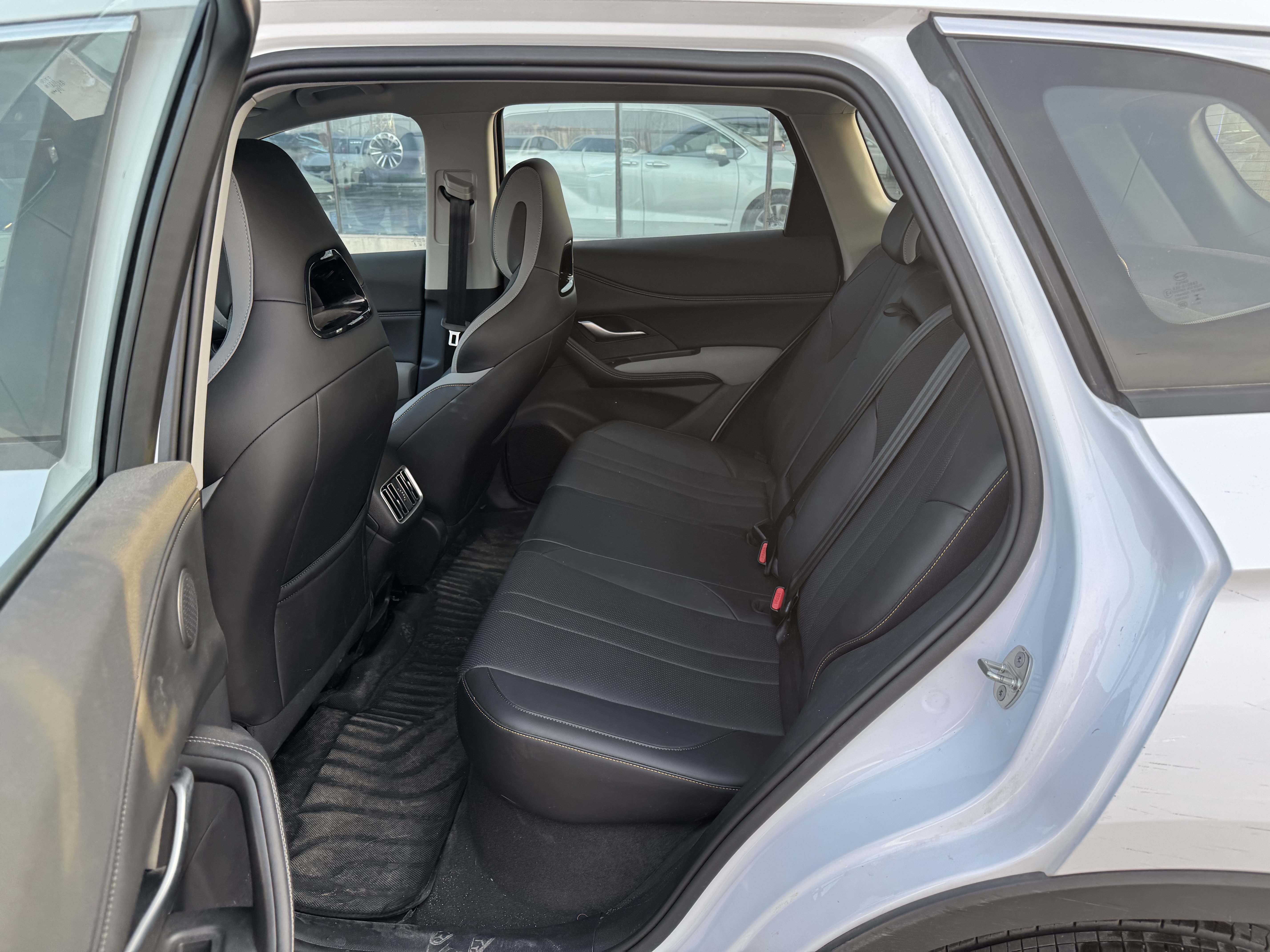 BYD Sea Lion 05 DM-i 2025 car image #8