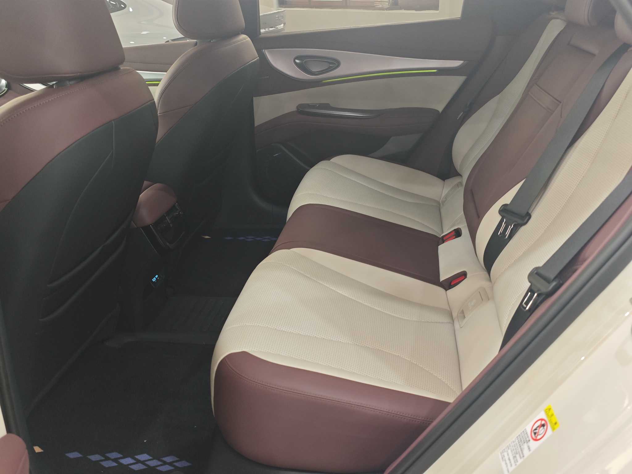 BYD Seal 07 DM-i 2025 car image #8