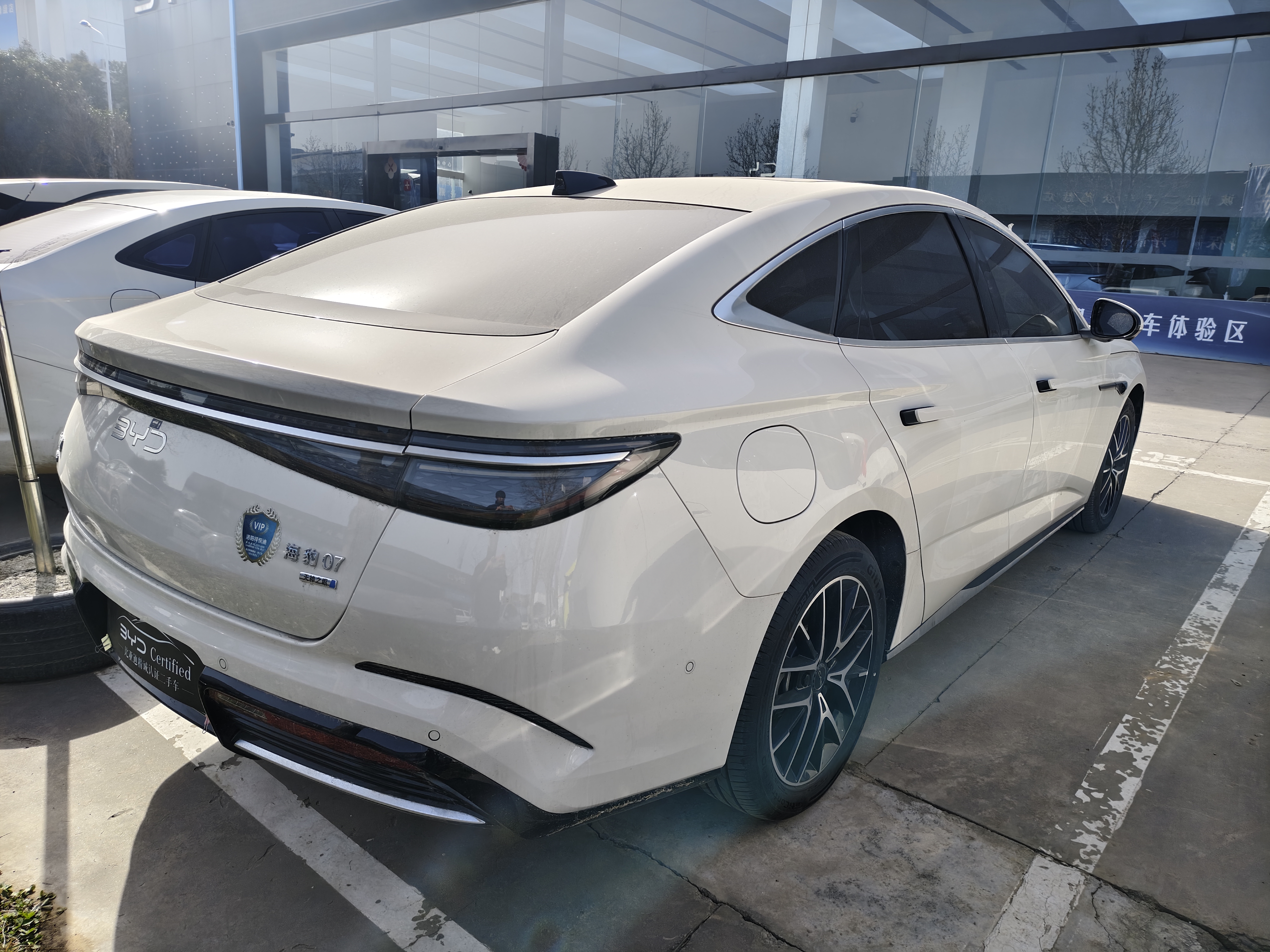 BYD Seal 07 DM-i 2025 #8 BYD Seal 07 DM-i 2025 car image #8