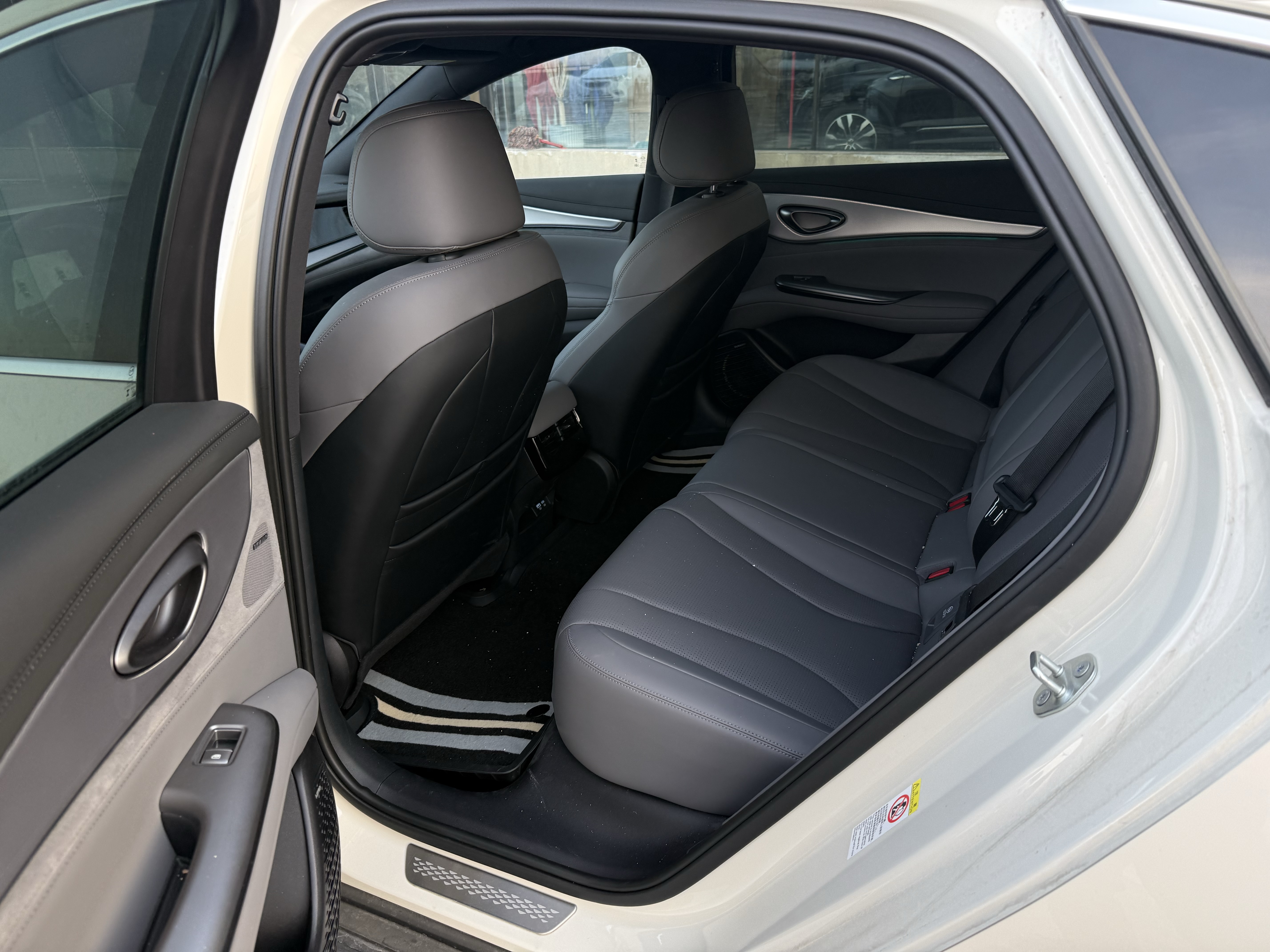 BYD Seal 07 DM-i 2025 car image #8