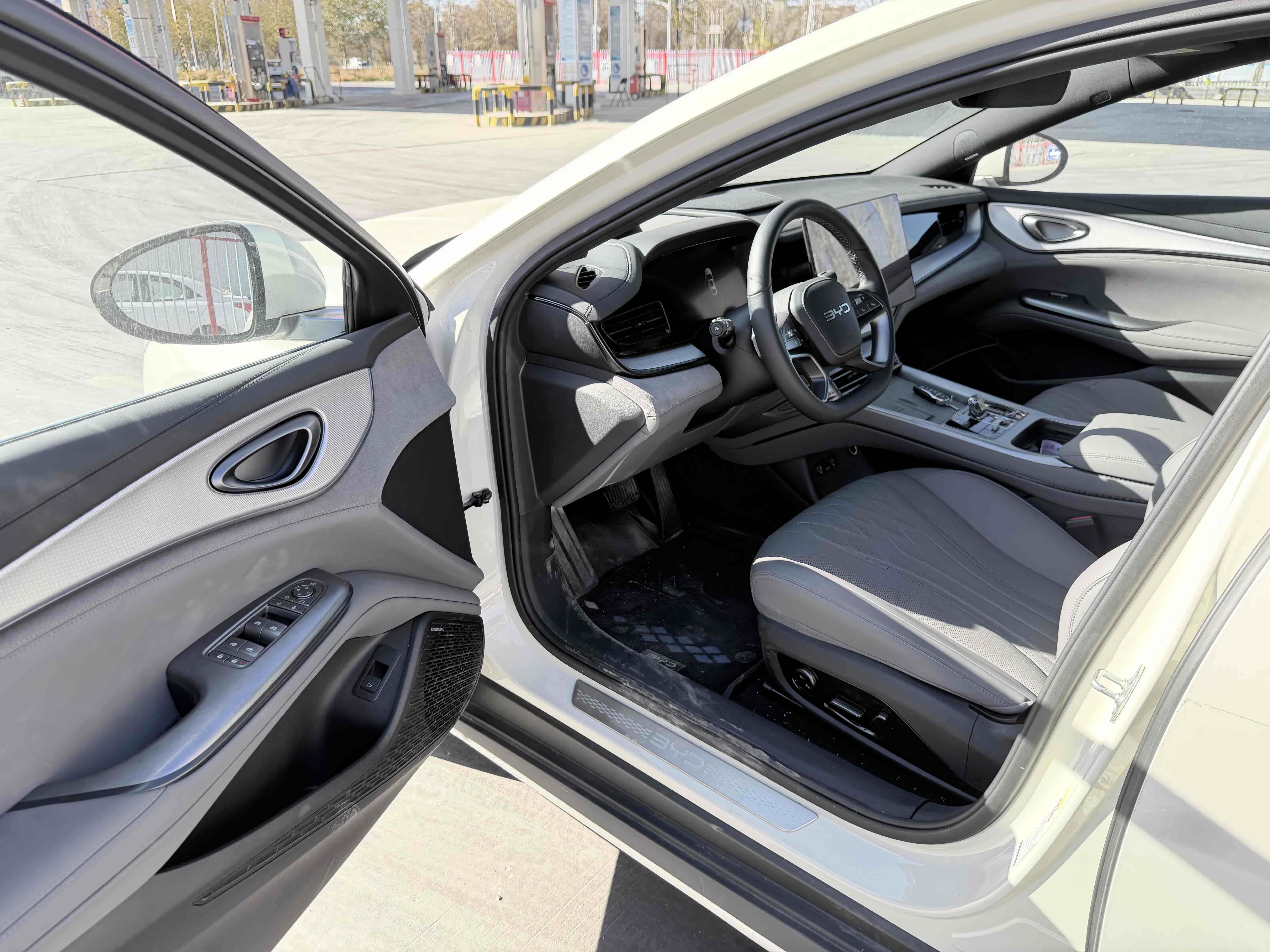 BYD Seal 07 DM-i 2025 car image #8