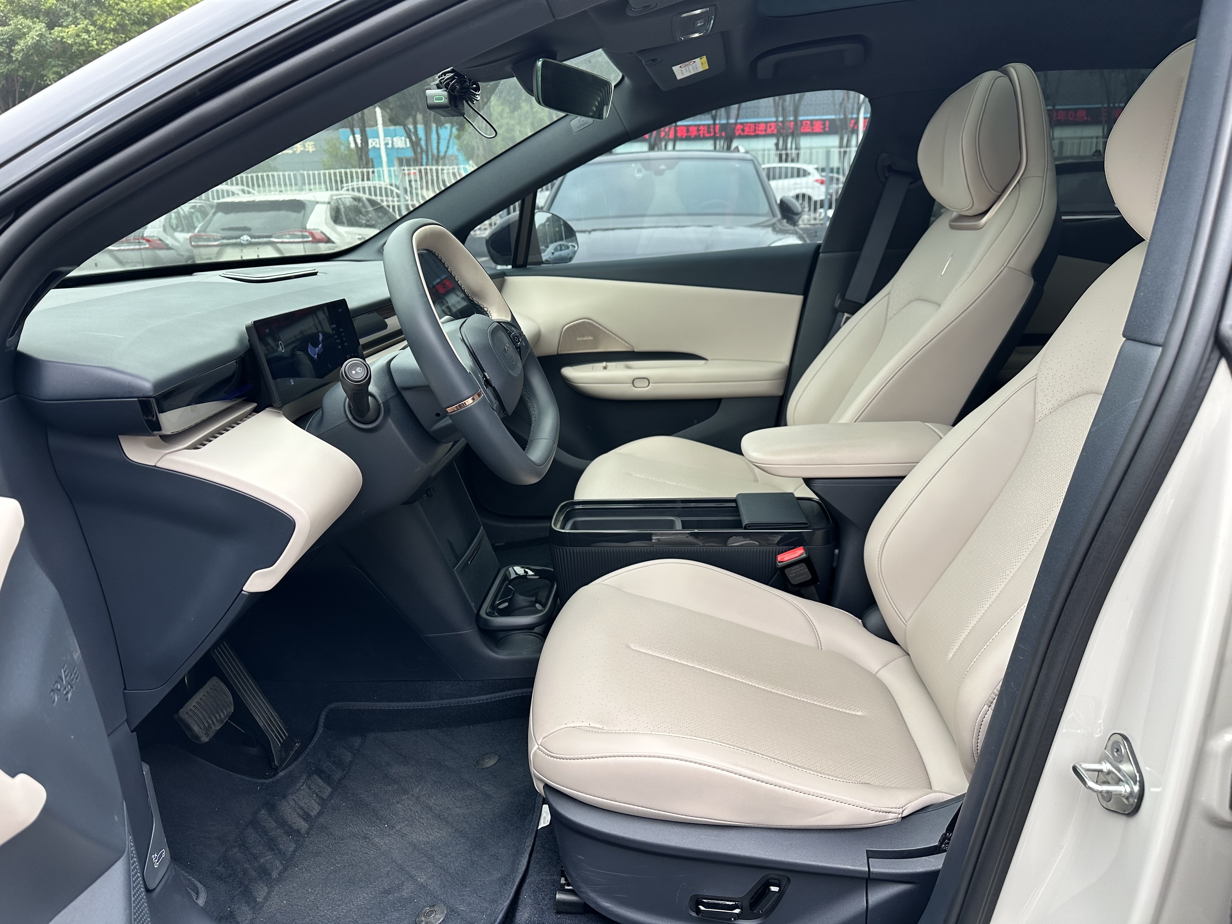 Lynk & Co Z20 2025 car image #8