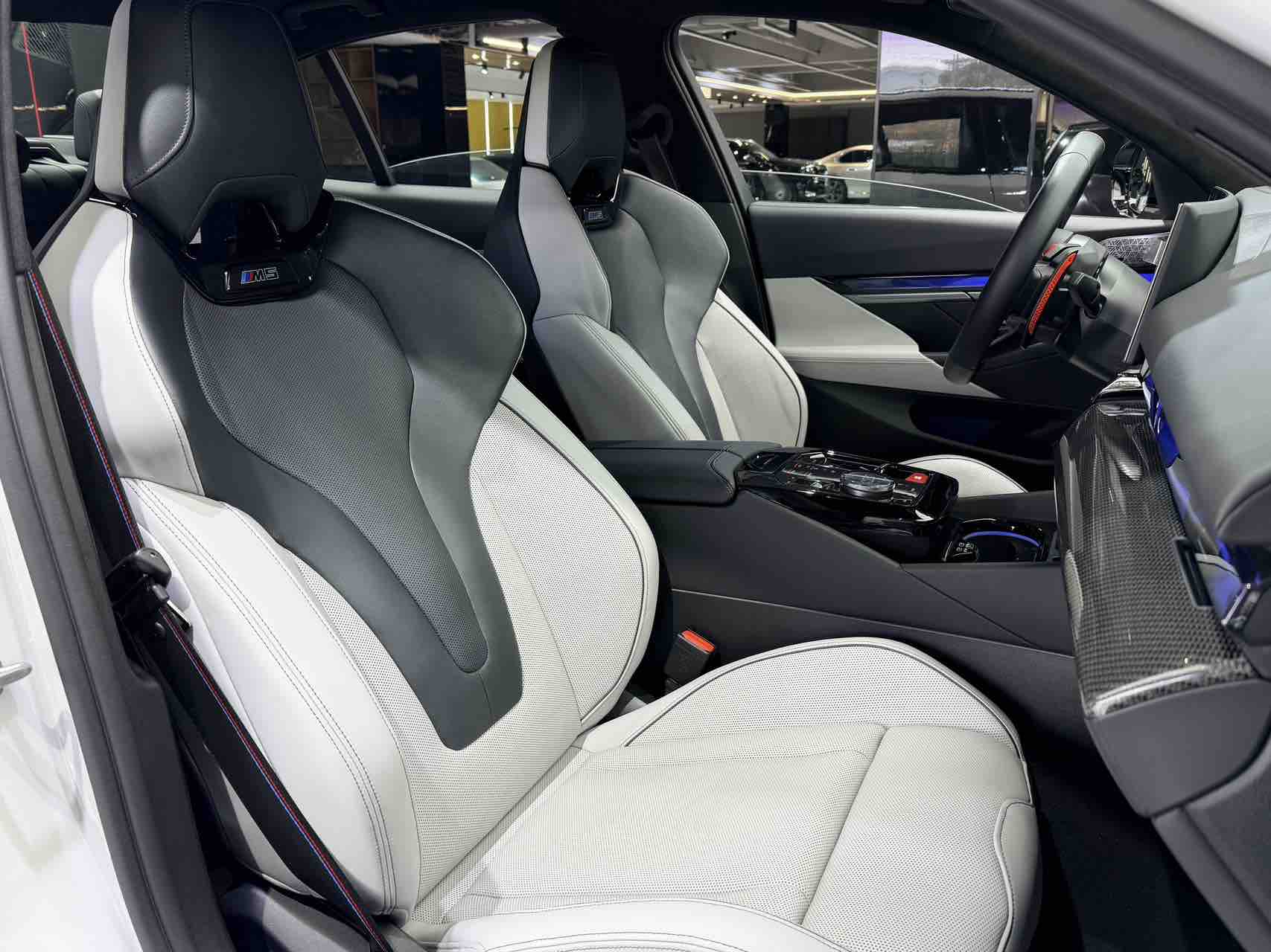 BMW M5 New Energy 2025 car image #8