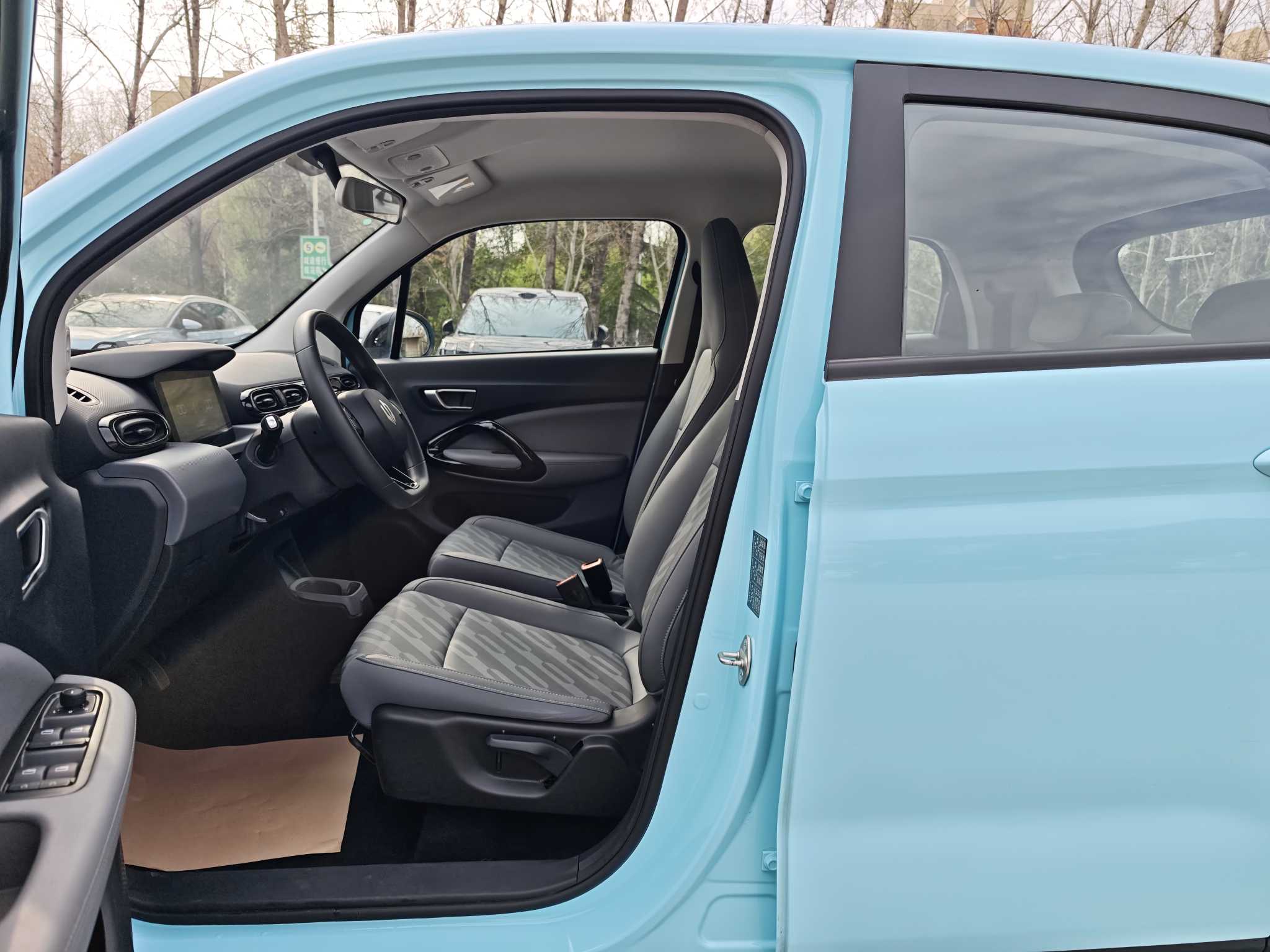 零跑汽车 零跑T03 2025 汽车图片 #8