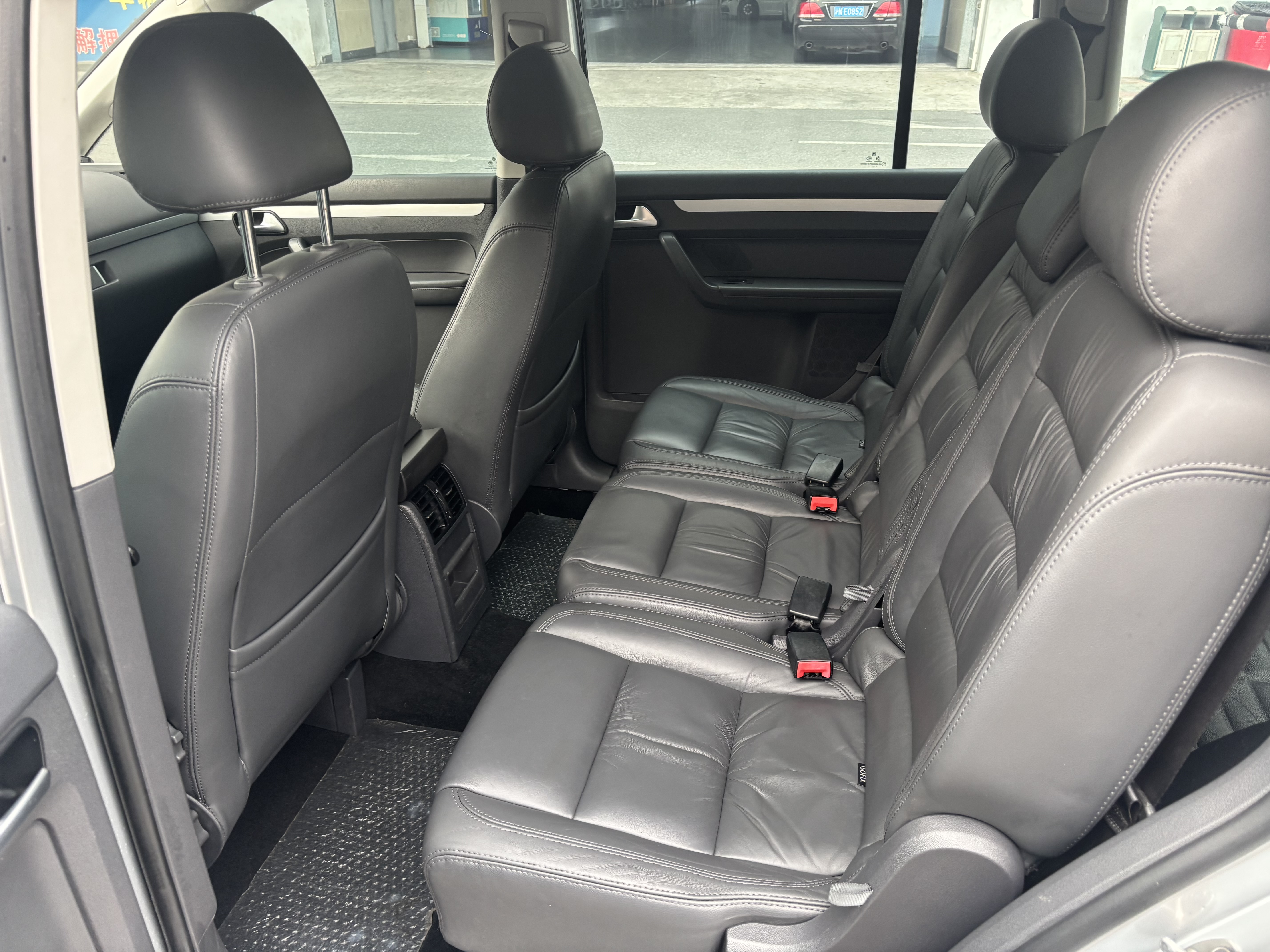 Volkswagen Touran 2015 car image #8