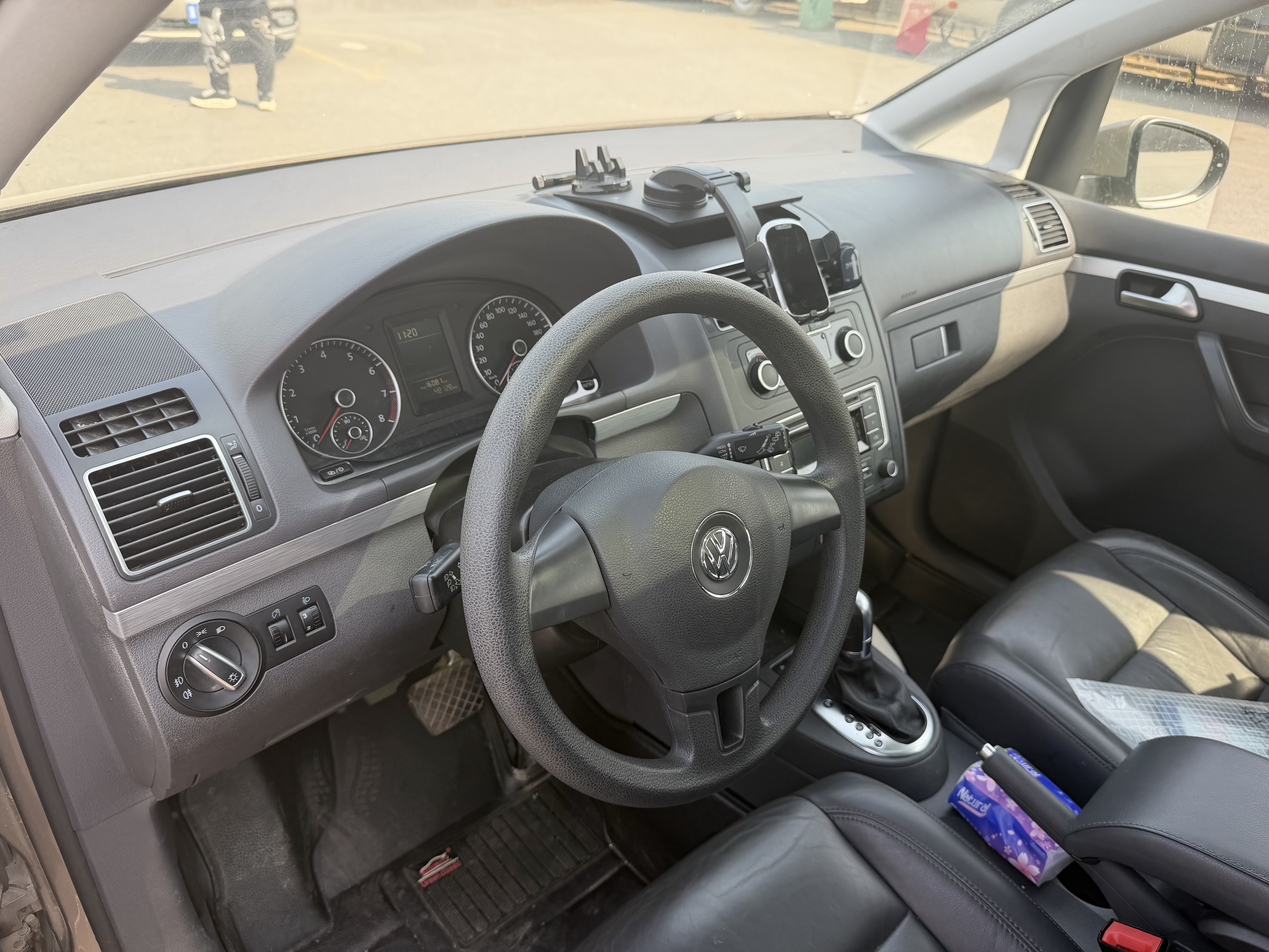 Volkswagen Touran 2016 car image #8