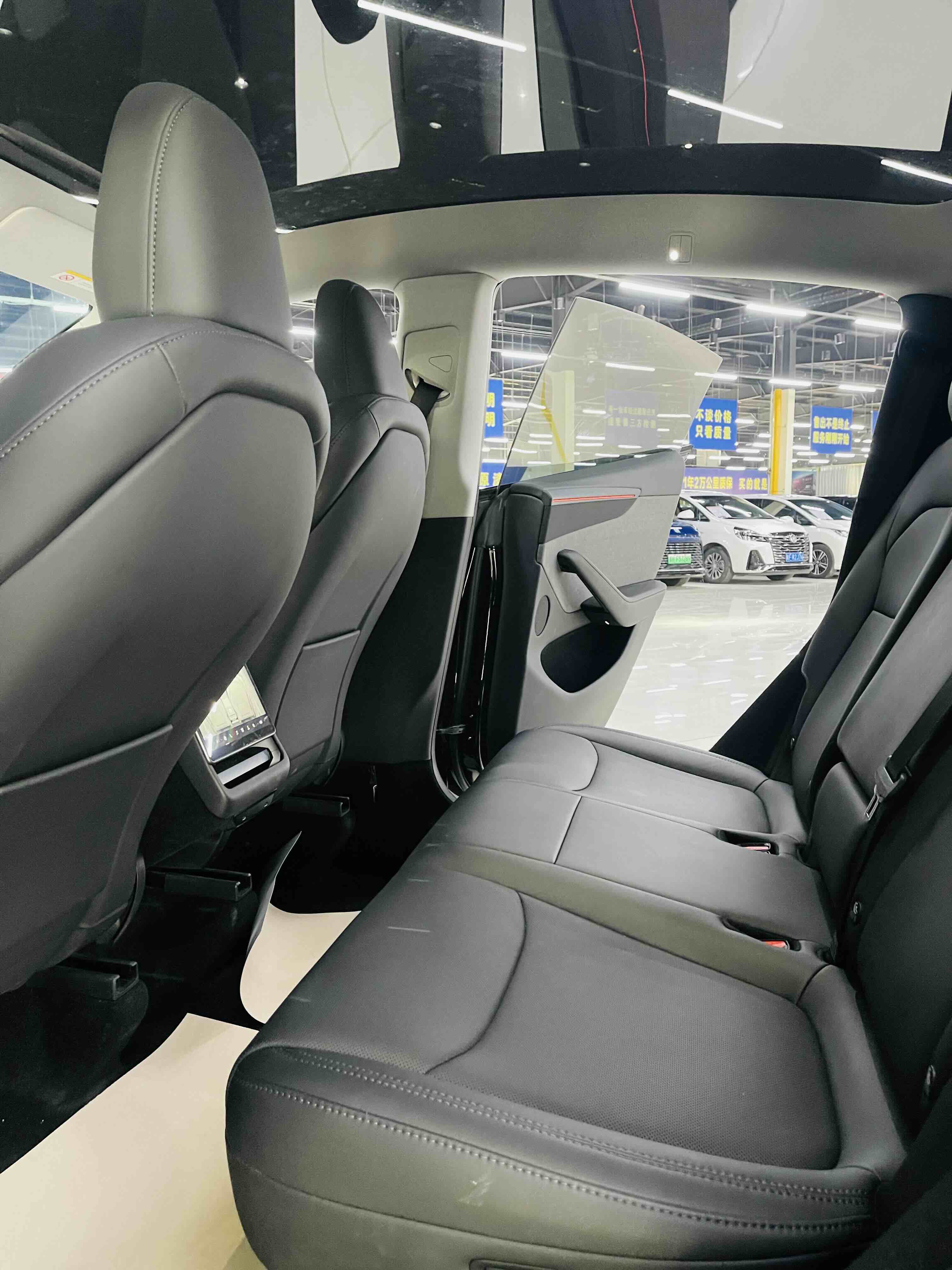 特斯拉 Model Y 2025 汽车图片 #8