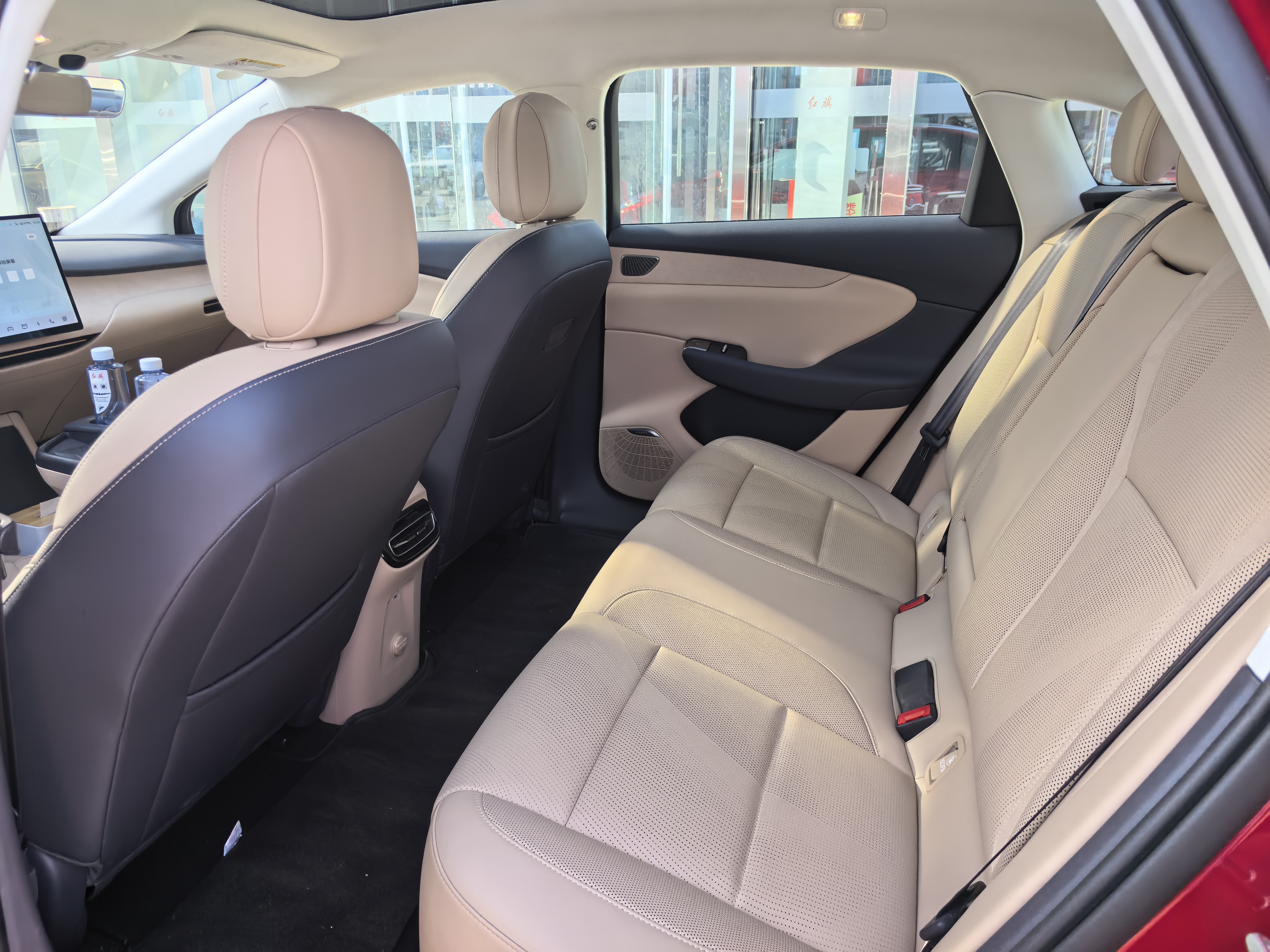 HongQi 2025 car image #8