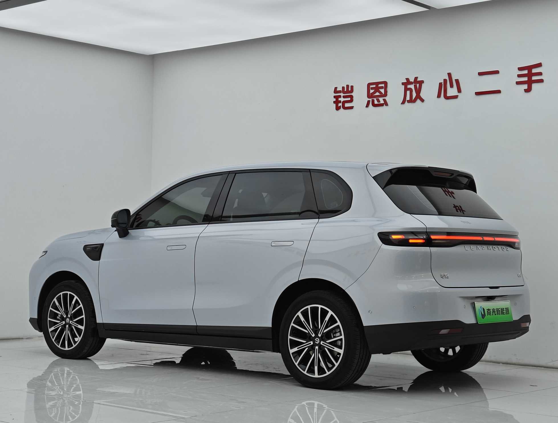 零跑汽车 零跑B10 2025 汽车图片 #8