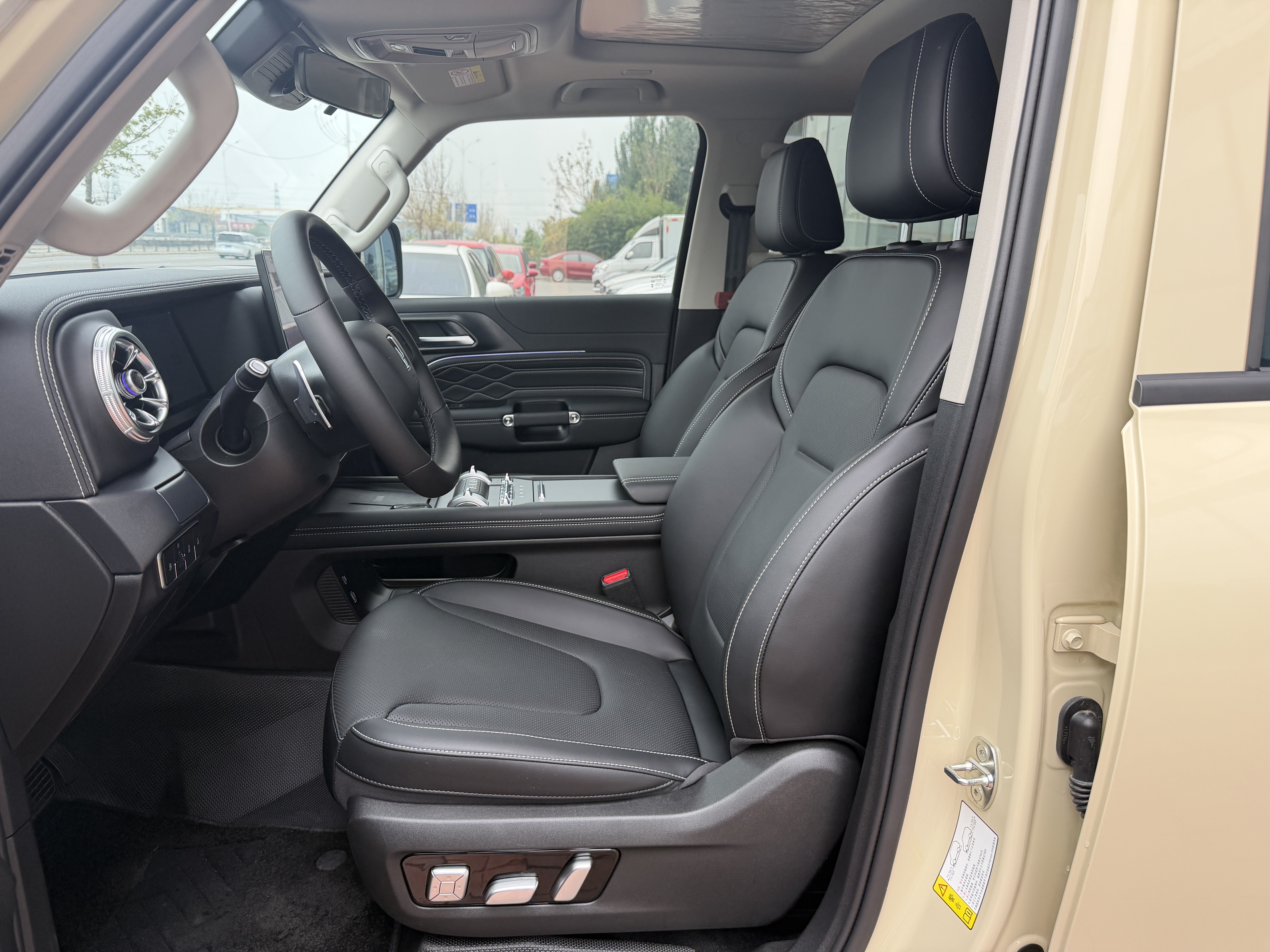 Tank 300 New Energy 2025 car image #8