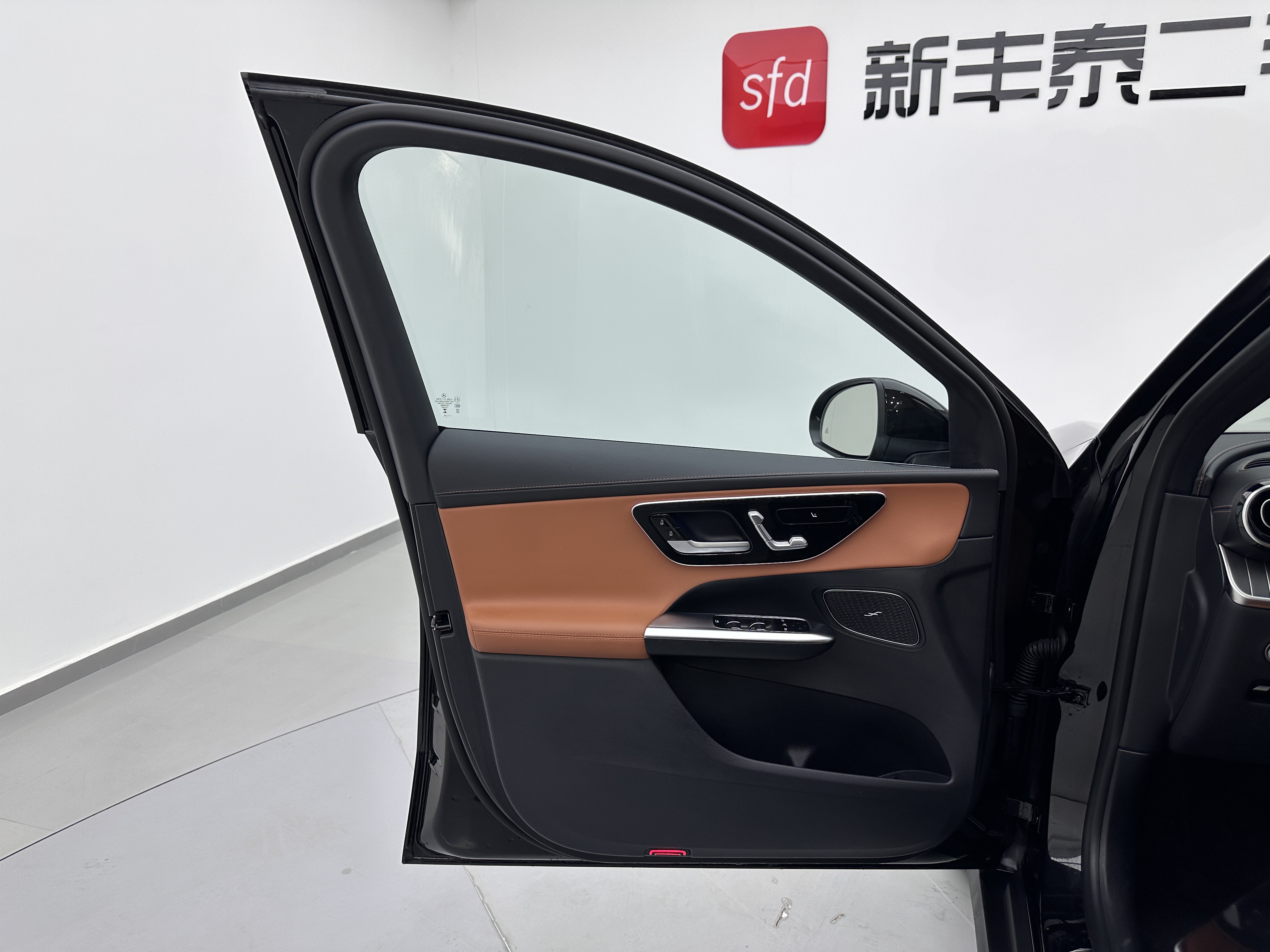 Mercedes-Benz GLC Class 2025 immagine di auto #8