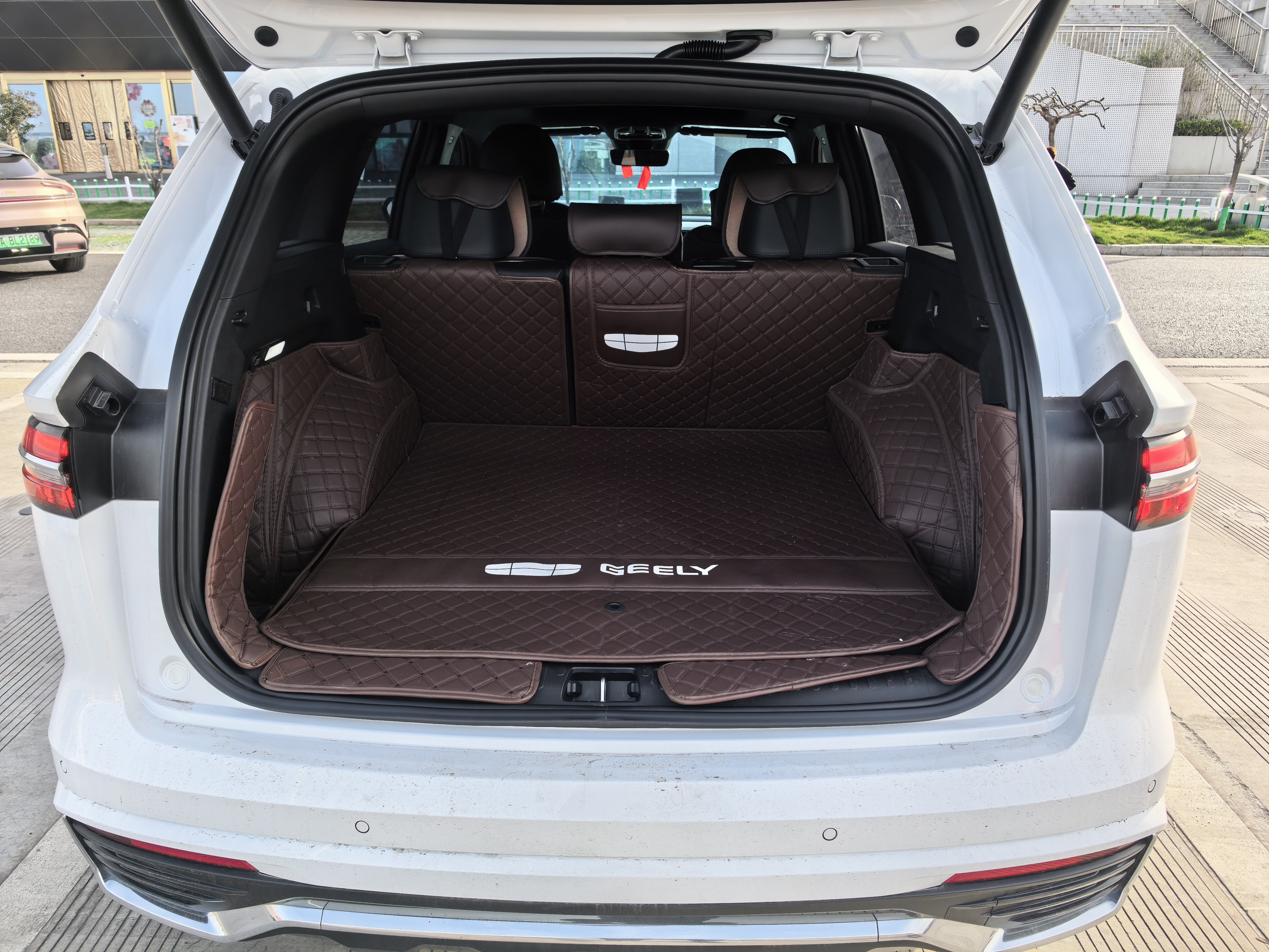 GEELY Monjaro 2025 car image #8