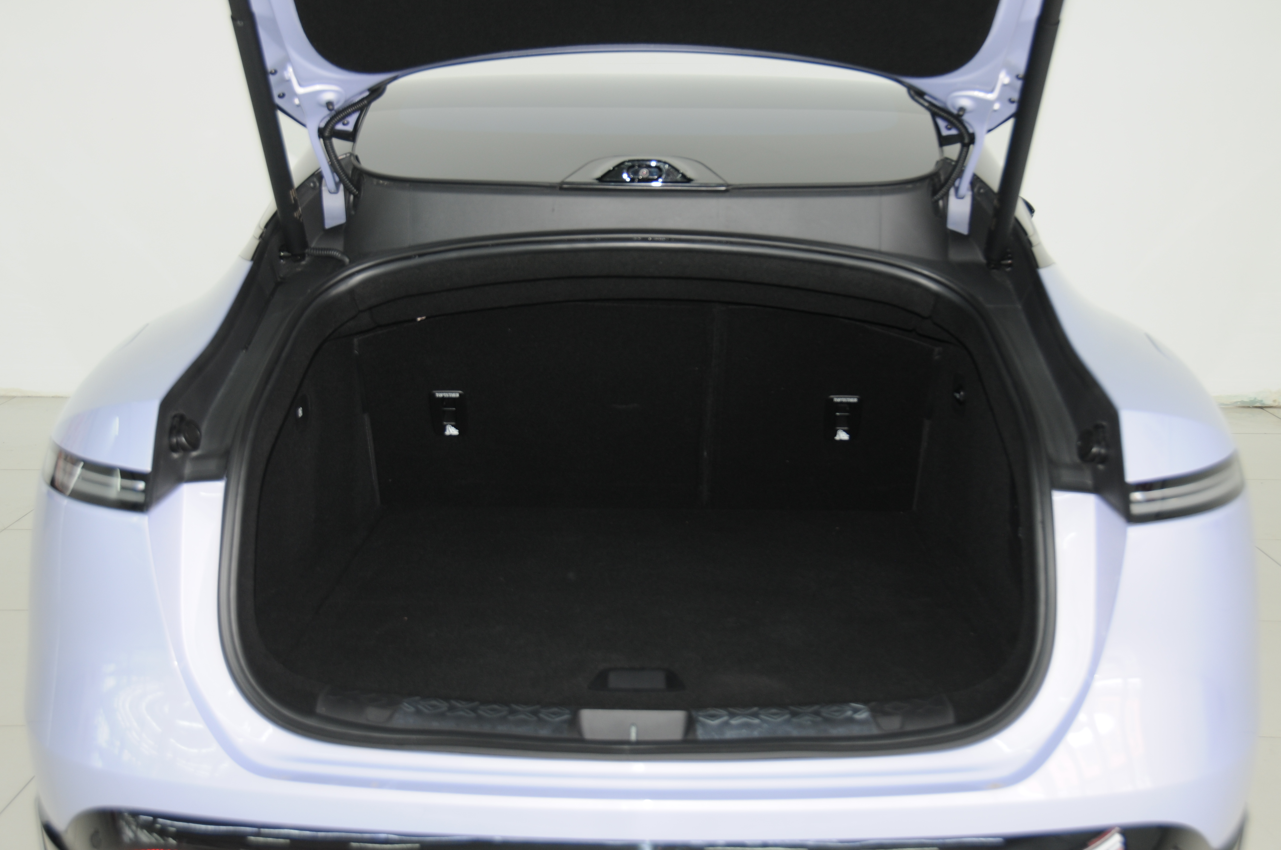 Avatr 06 2025 car image #8