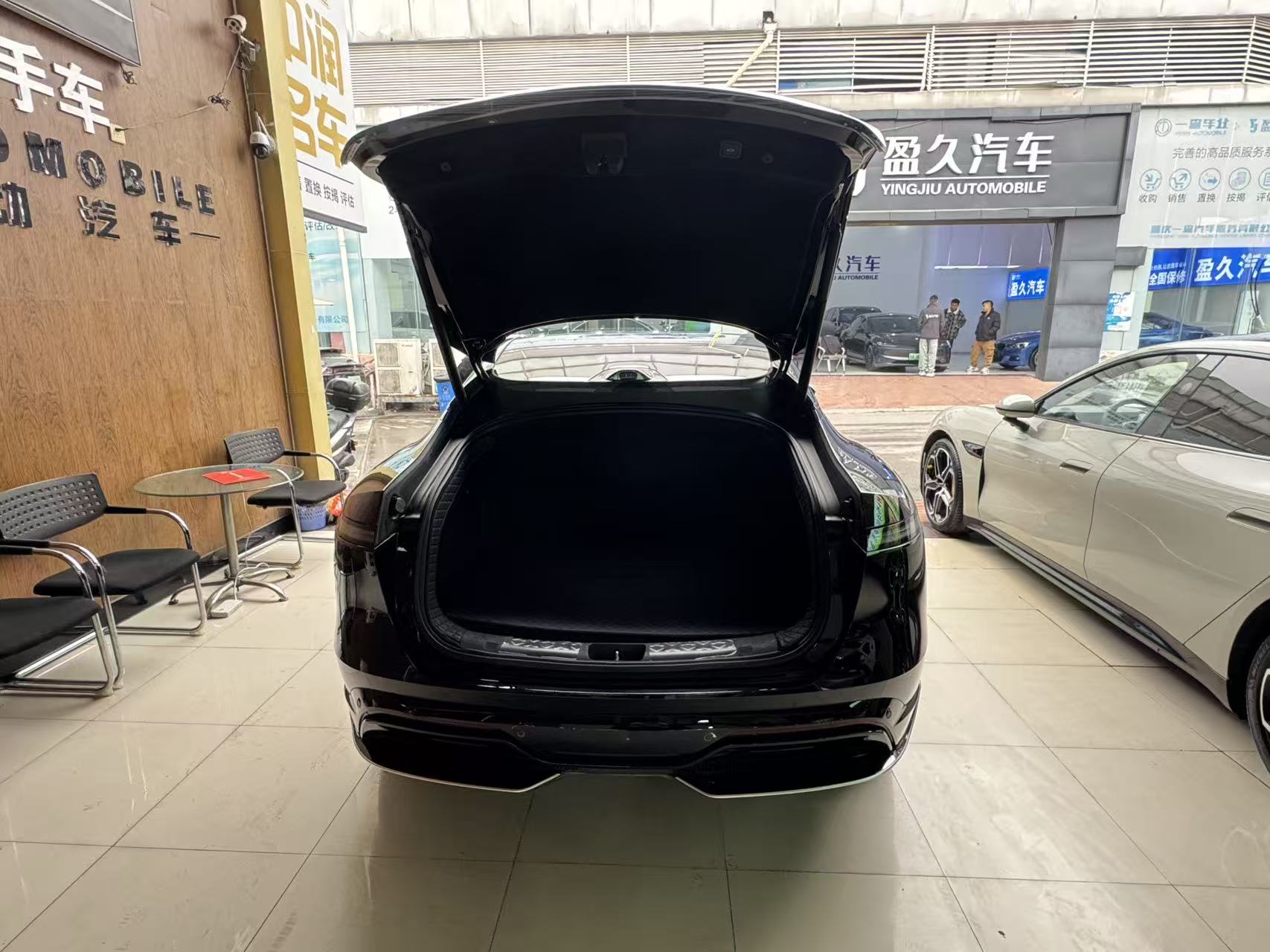 Avatr 06 2025 car image #8