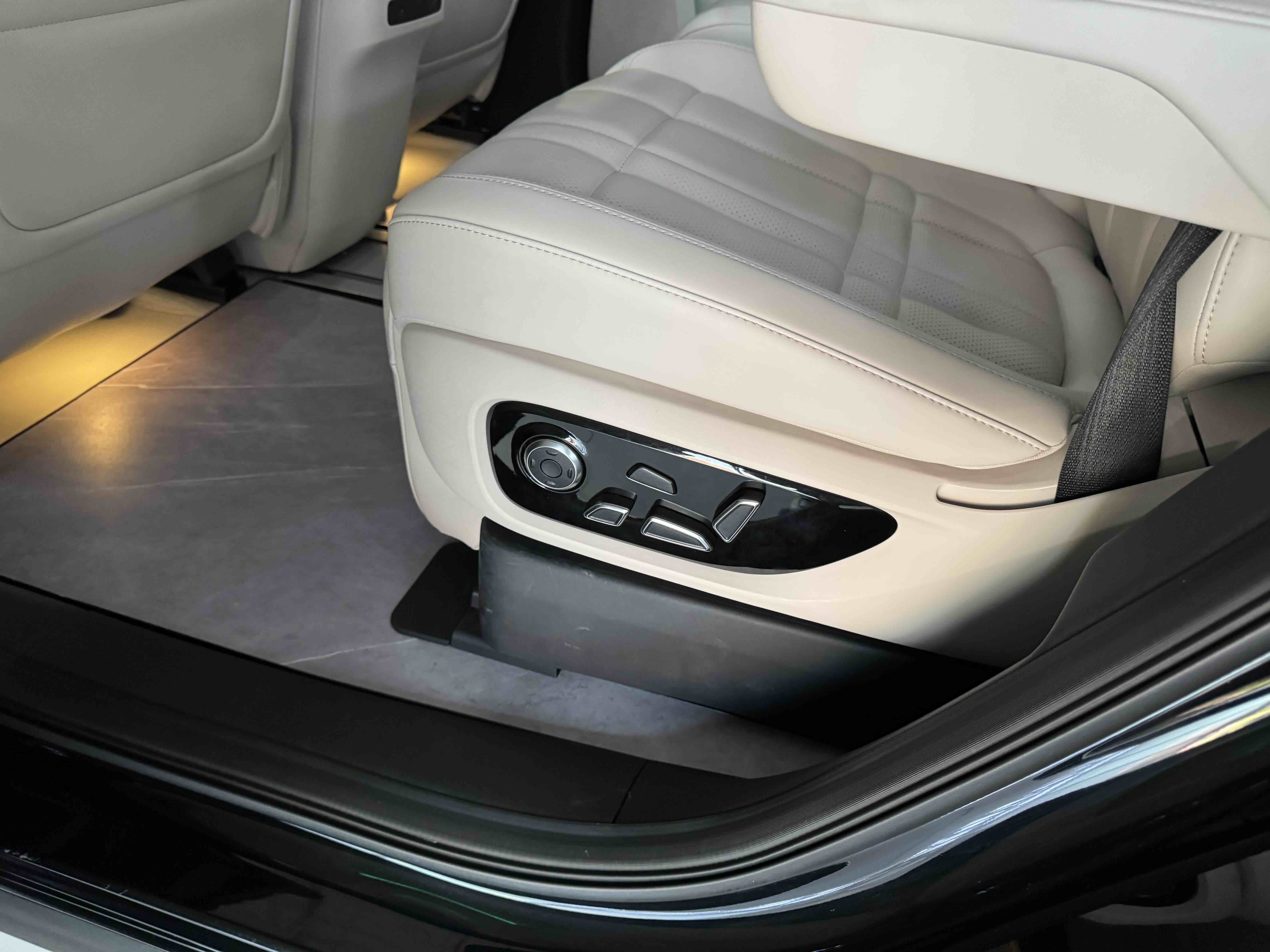 Deepal S09 2025 car image #8