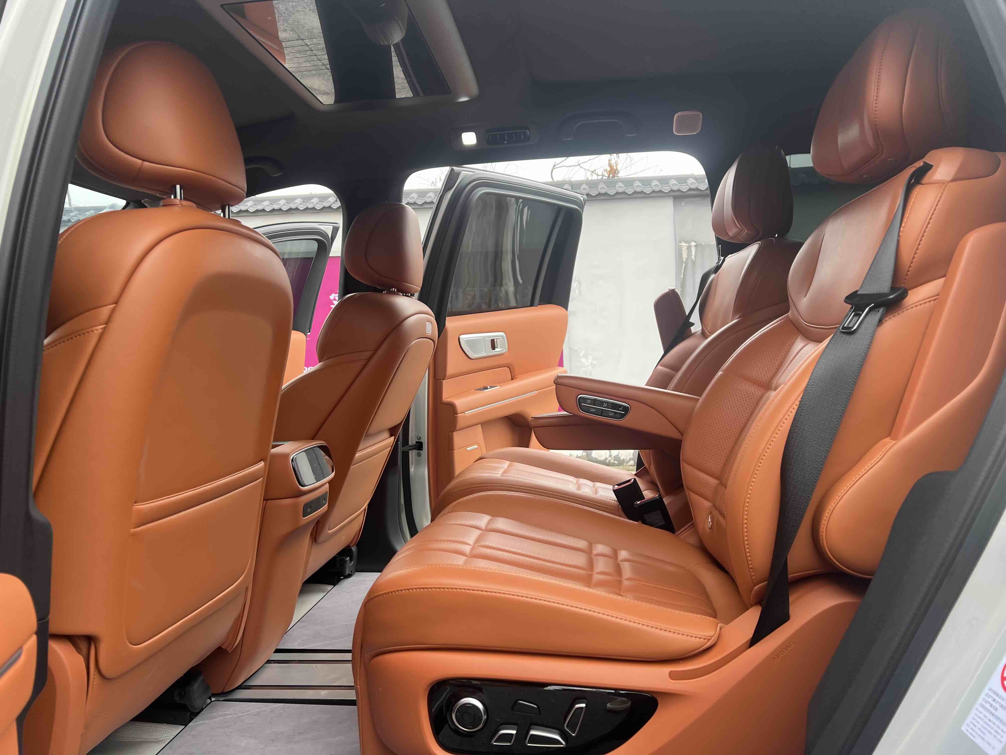 Deepal S09 2025 #8 Deepal S09 2025 car image #8